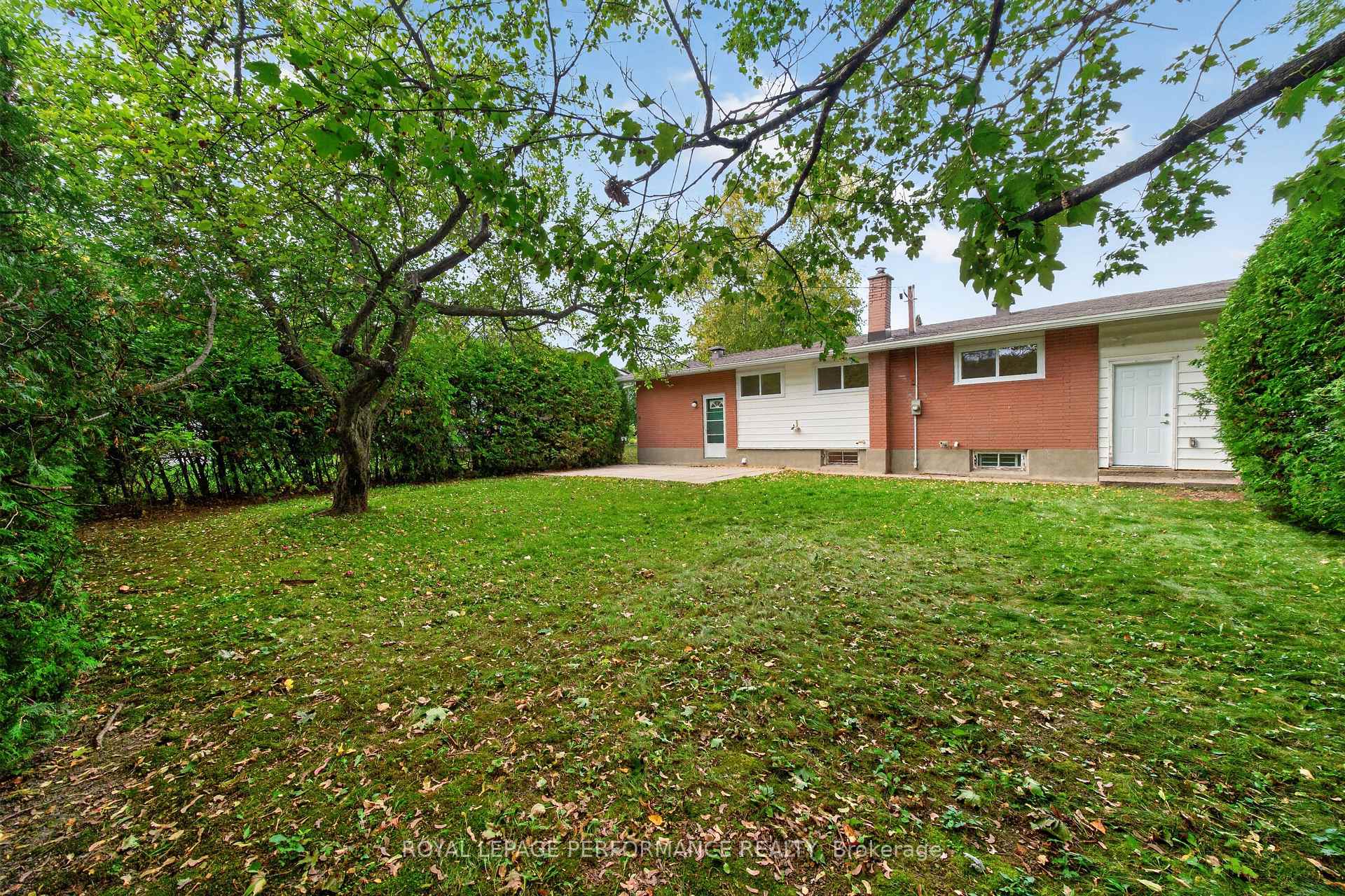 Photo 36 of 21 Millbrook Crescent, Ottawa, City View/Skyline/Fisher Heights/Parkwood Hills — HOMEH