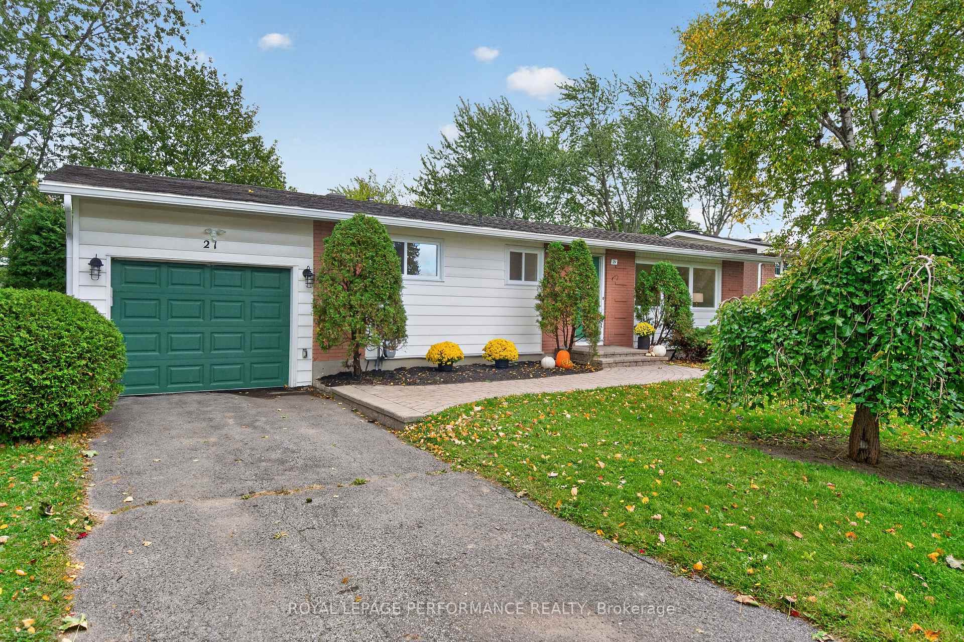 Photo 2 of 21 Millbrook Crescent, Ottawa, City View/Skyline/Fisher Heights/Parkwood Hills — HOMEH