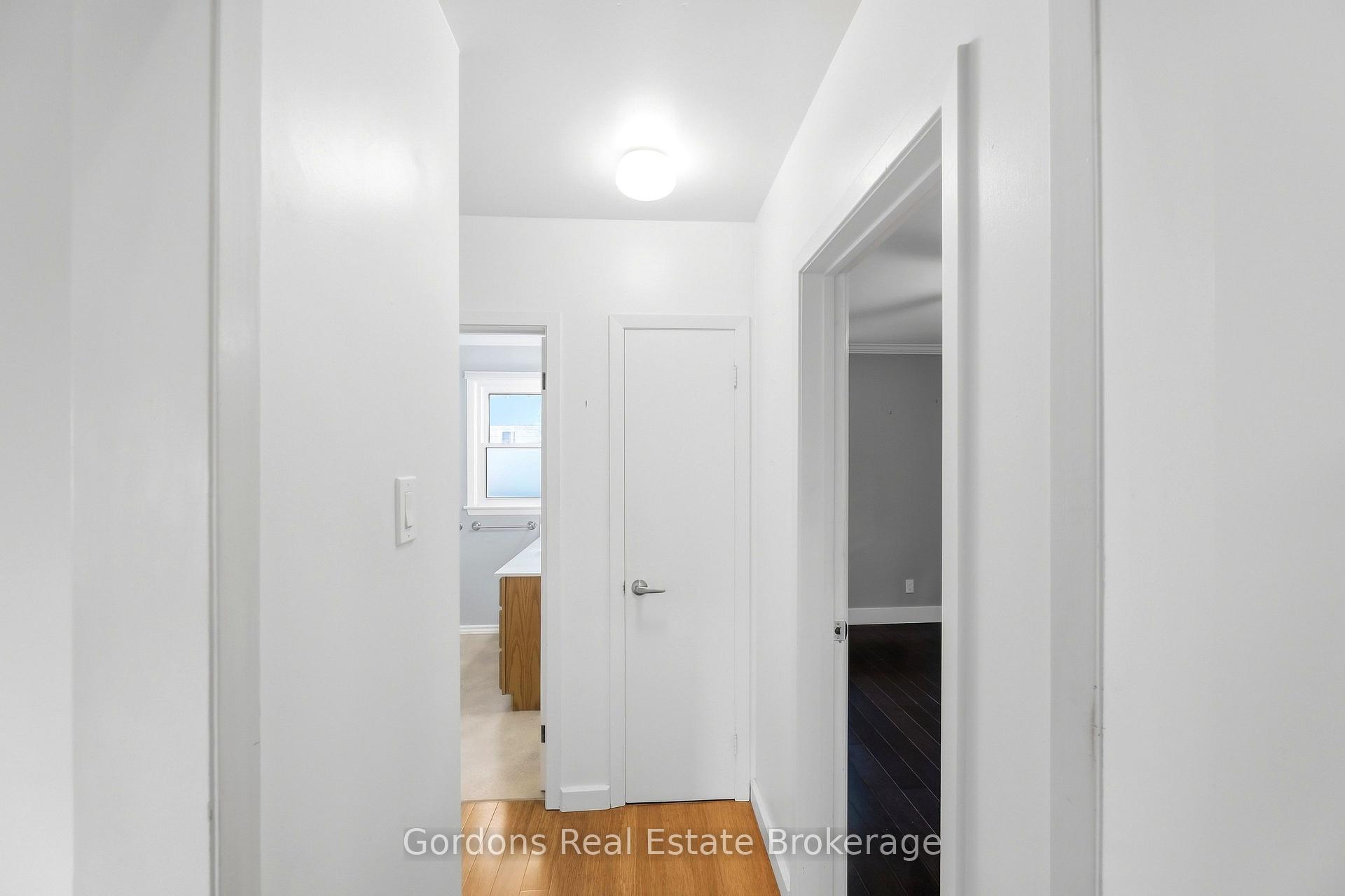 Photo 10 of 369 Hyde Park Road, London, North L — HOMEH