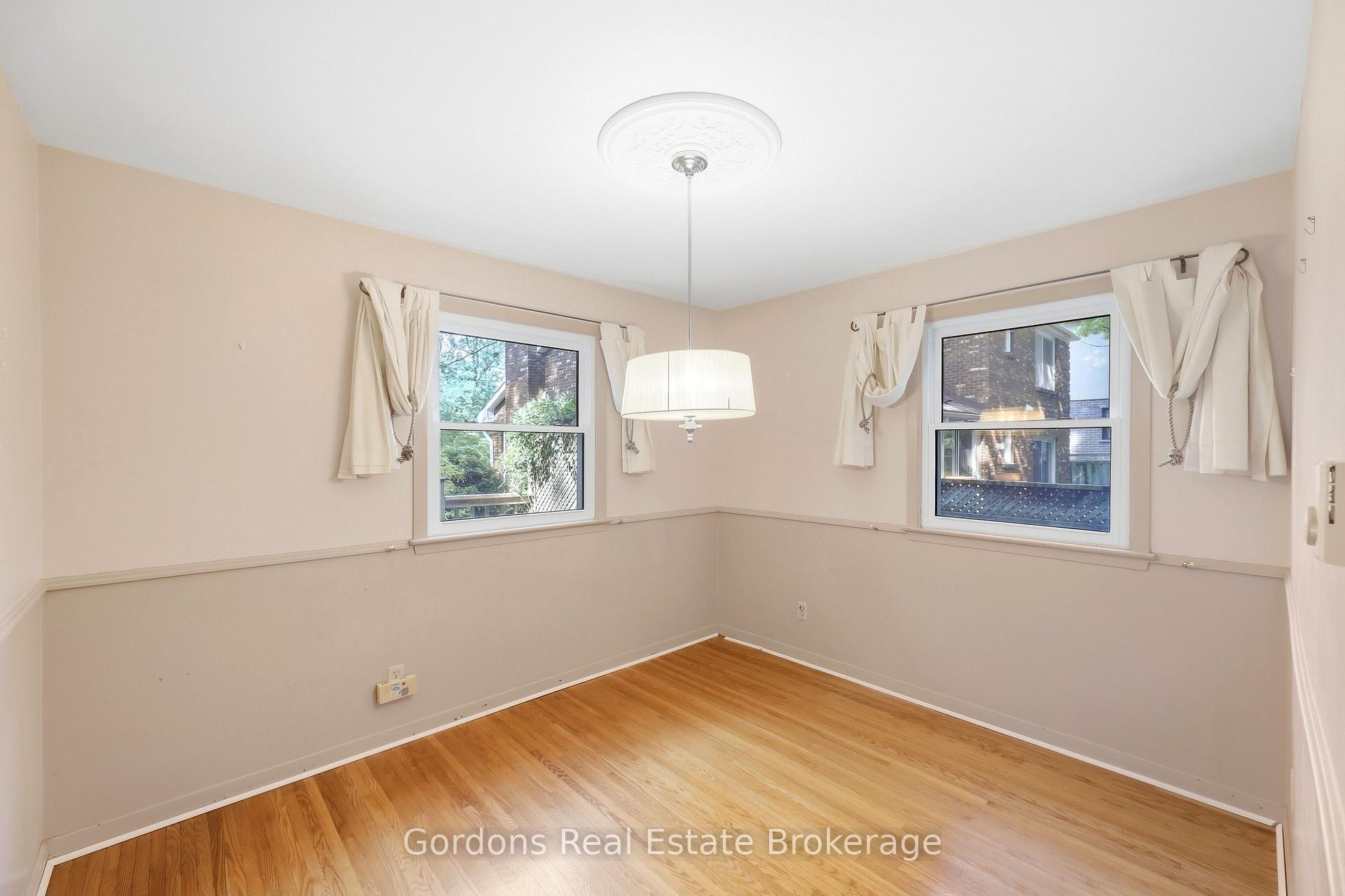 Photo 16 of 369 Hyde Park Road, London, North L — HOMEH