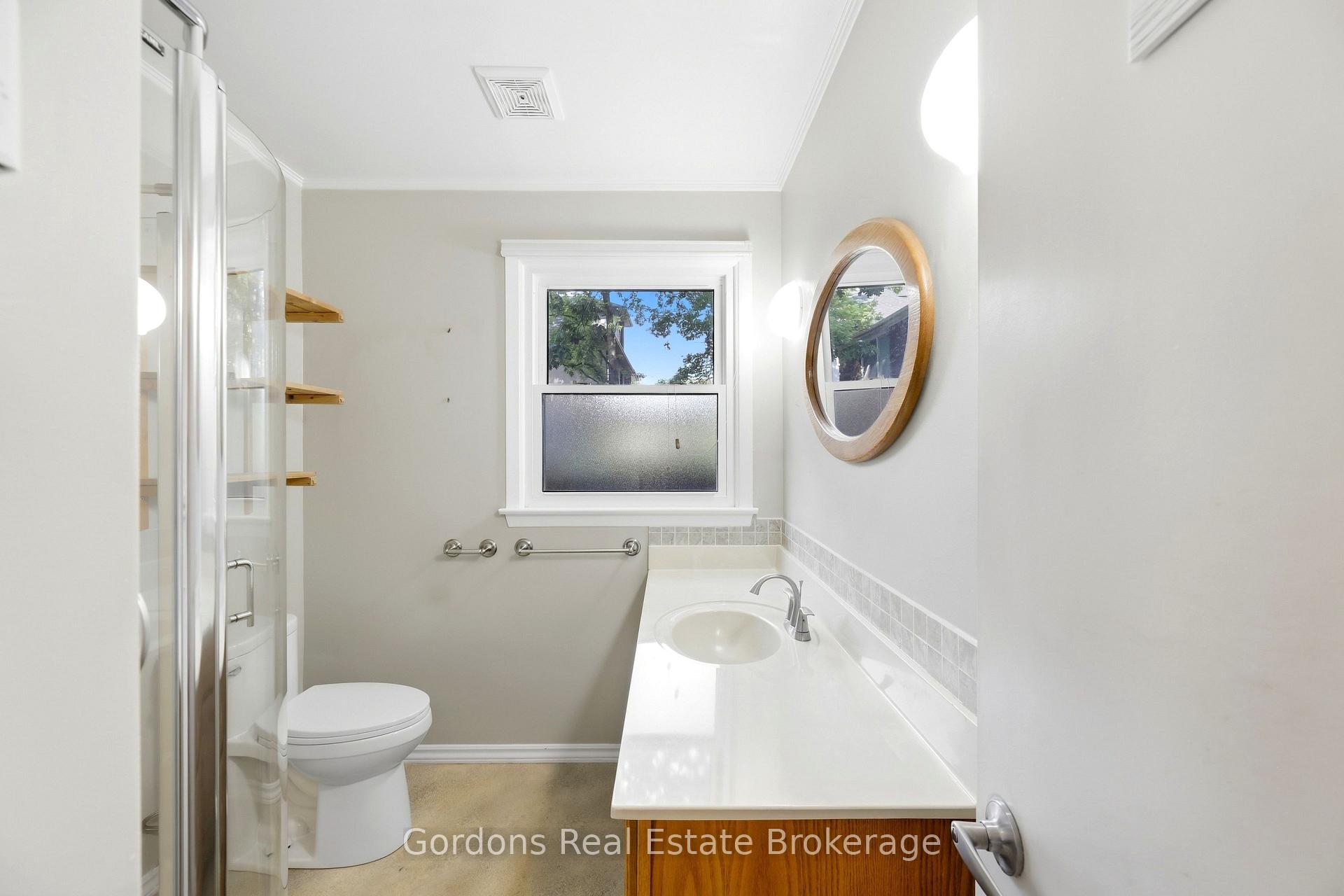 Photo 23 of 369 Hyde Park Road, London, North L — HOMEH