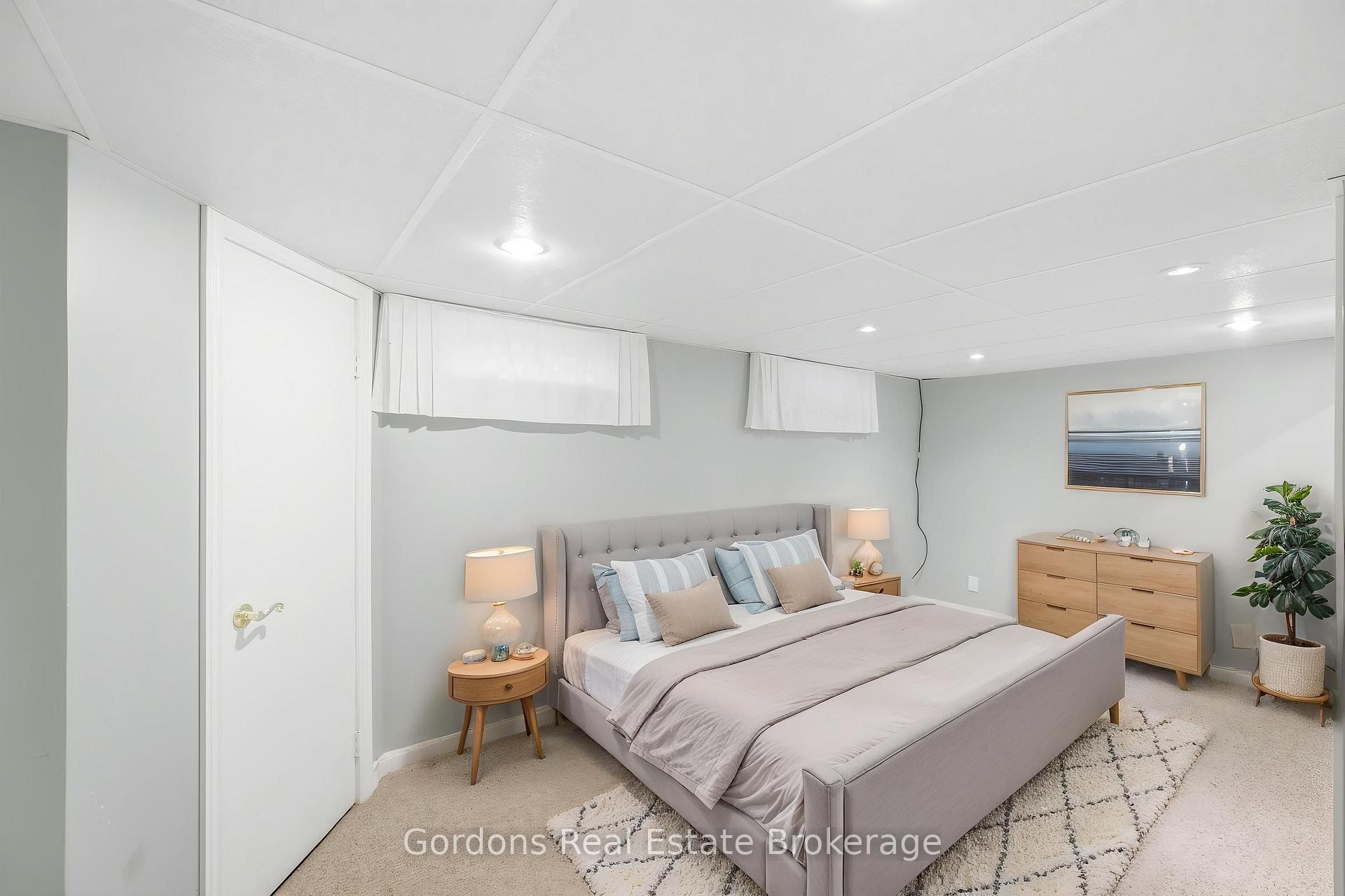Photo 46 of 369 Hyde Park Road, London, North L — HOMEH
