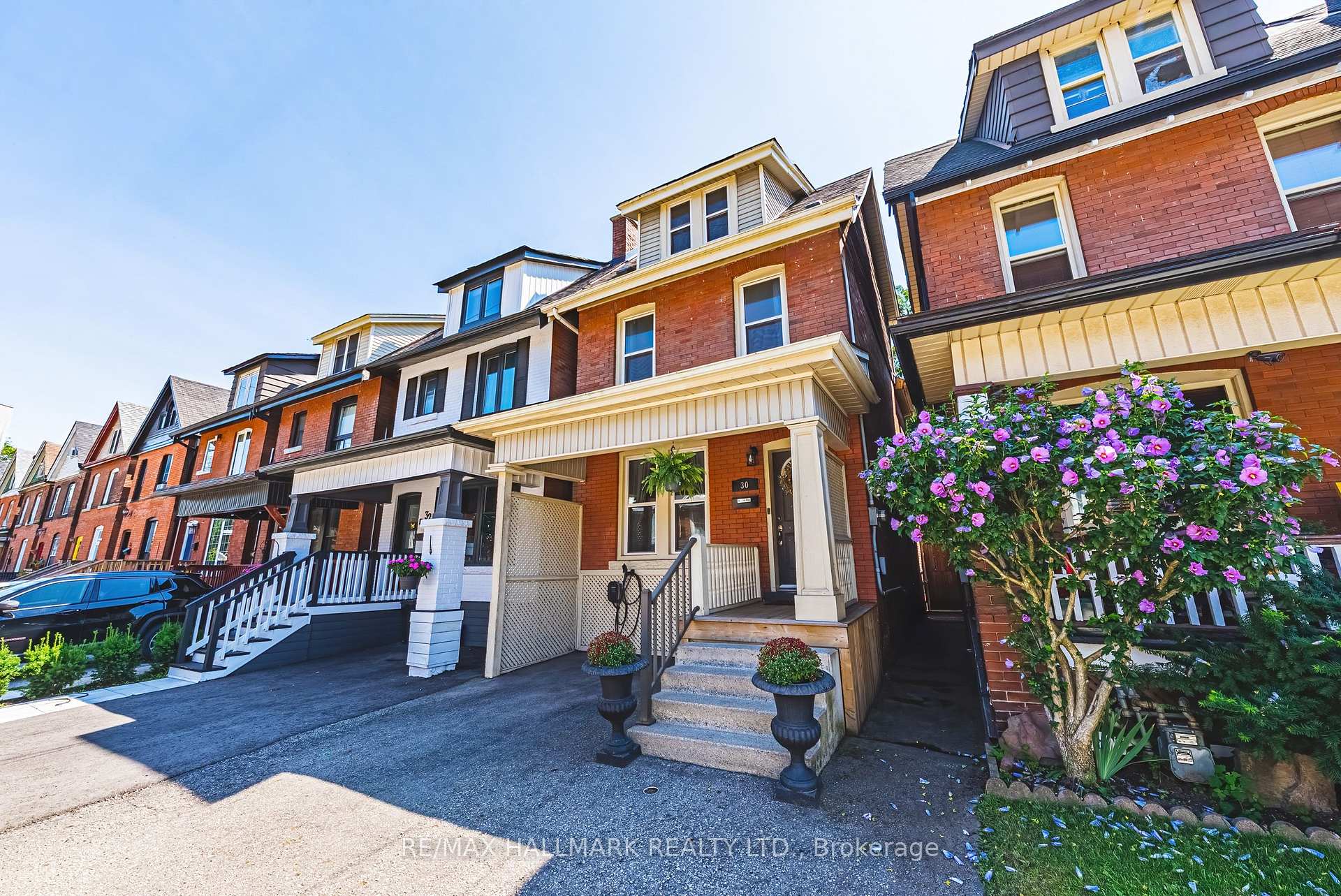 Photo 3 of 30 Cumberland Avenue, Hamilton, St. Clair — HOMEH