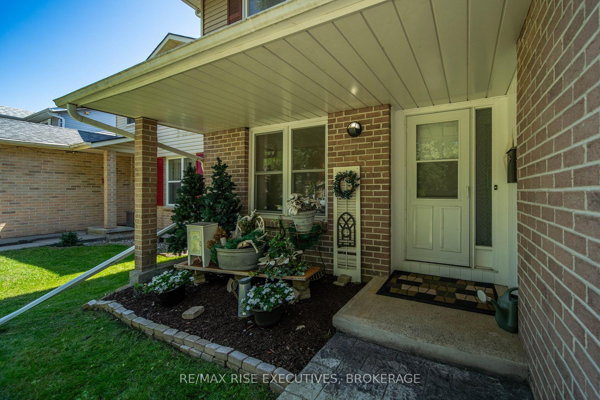 Photo 5 of 149 Grenadier Drive, Kingston, Kingston East (Incl Barret Crt) — HOMEH