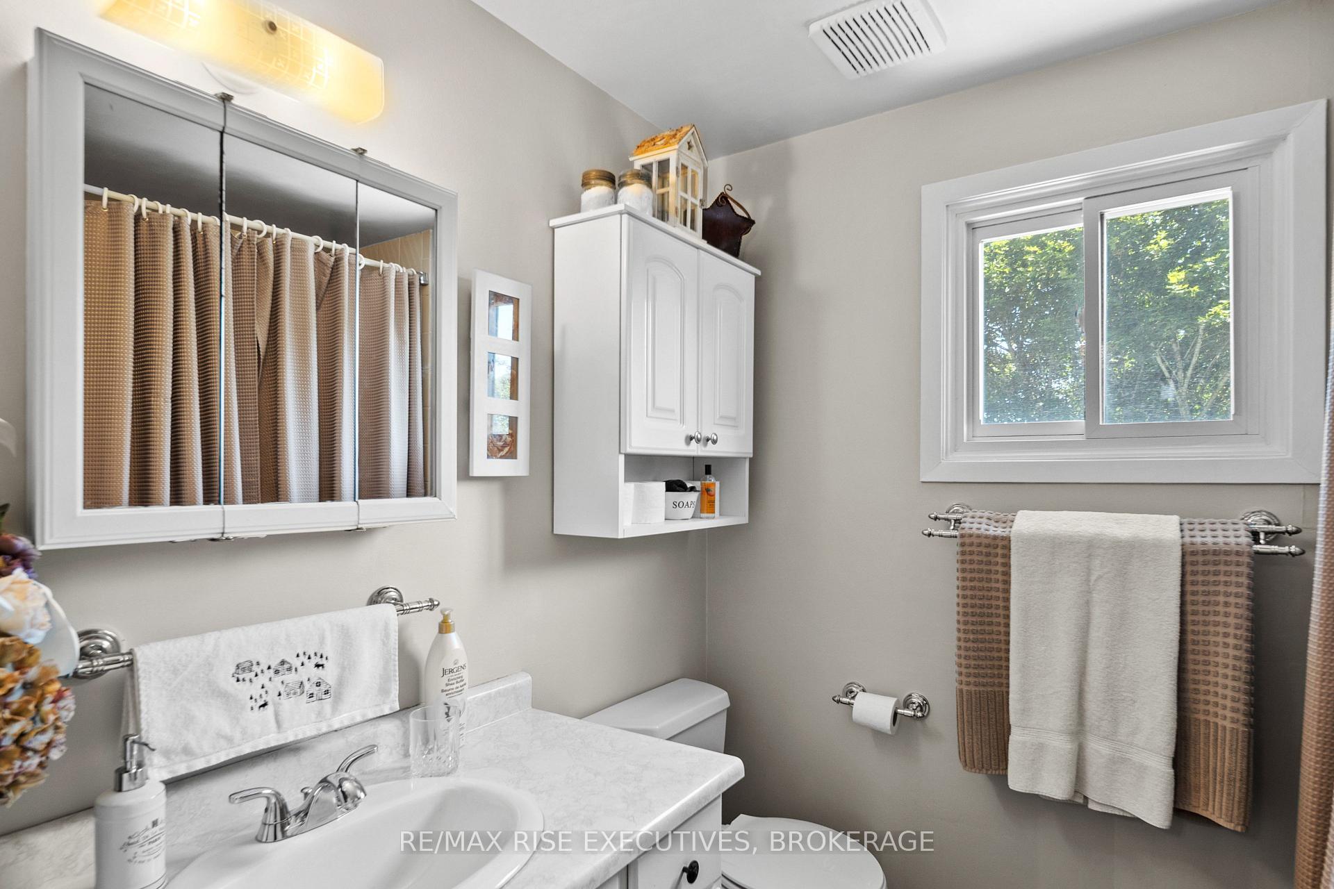 Photo 23 of 149 Grenadier Drive, Kingston, Kingston East (Incl Barret Crt) — HOMEH