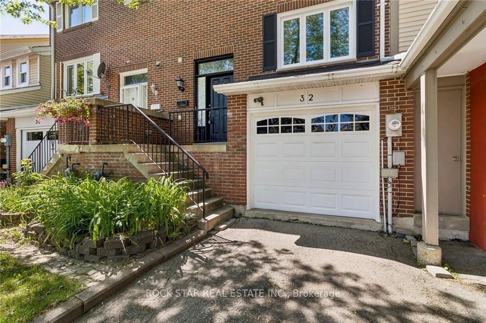 Photo 2 of 32 Lansing Square, Brampton, Heart Lake West — HOMEH