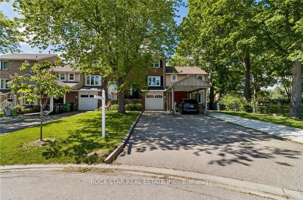 Photo 3 of 32 Lansing Square, Brampton, Heart Lake West — HOMEH