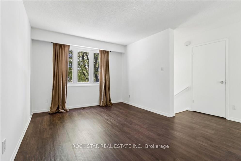 Photo 10 of 32 Lansing Square, Brampton, Heart Lake West — HOMEH