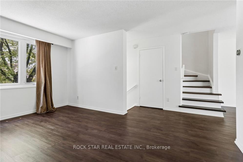 Photo 11 of 32 Lansing Square, Brampton, Heart Lake West — HOMEH