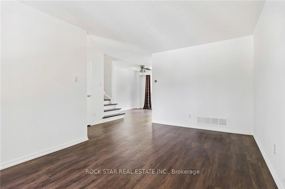 Photo 12 of 32 Lansing Square, Brampton, Heart Lake West — HOMEH