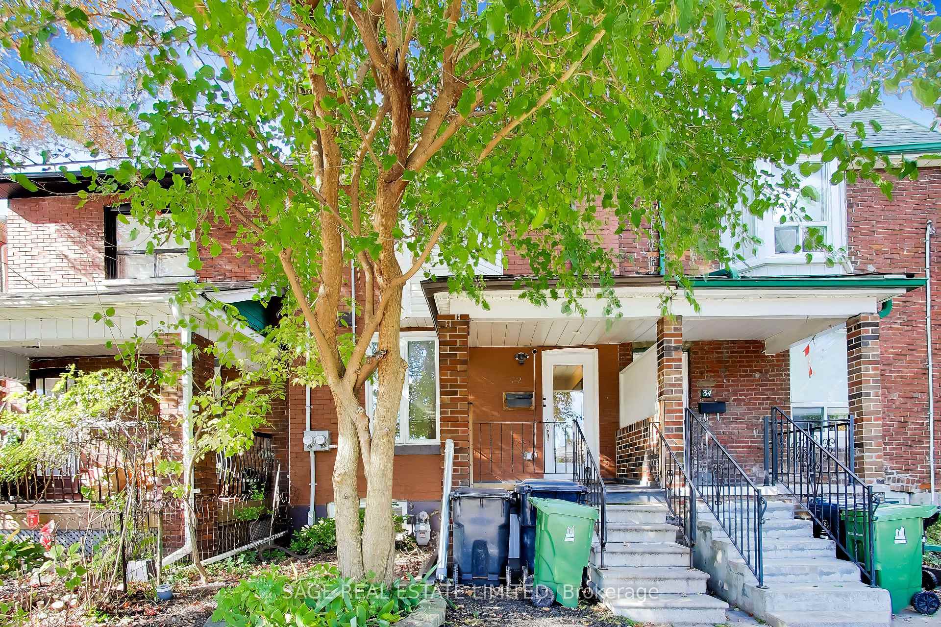 Photo 2 of Unit Main, 32 Castleton Avenue, Toronto, Rockcliffe-Smythe — HOMEH