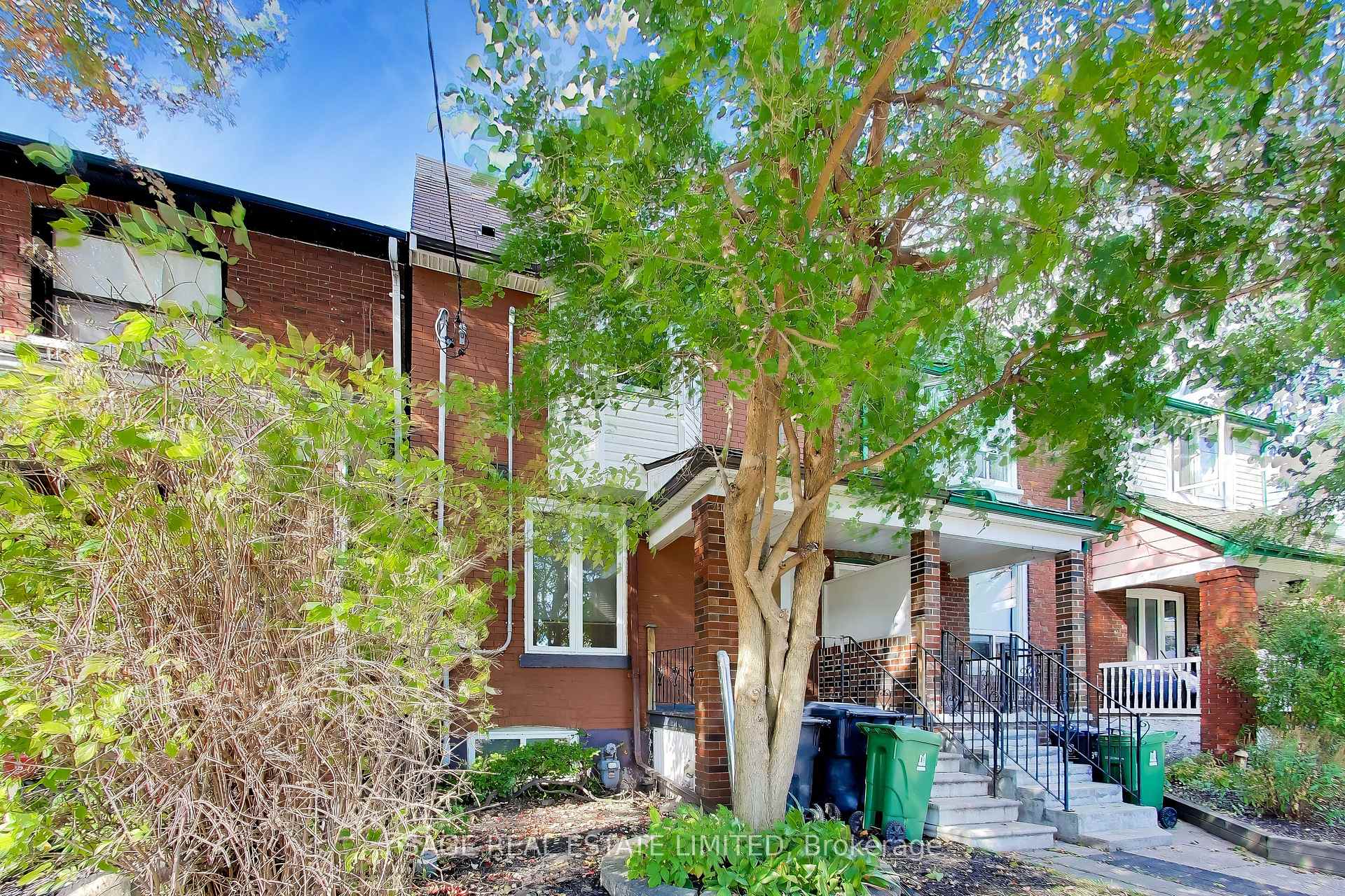 Photo 3 of Unit Main, 32 Castleton Avenue, Toronto, Rockcliffe-Smythe — HOMEH