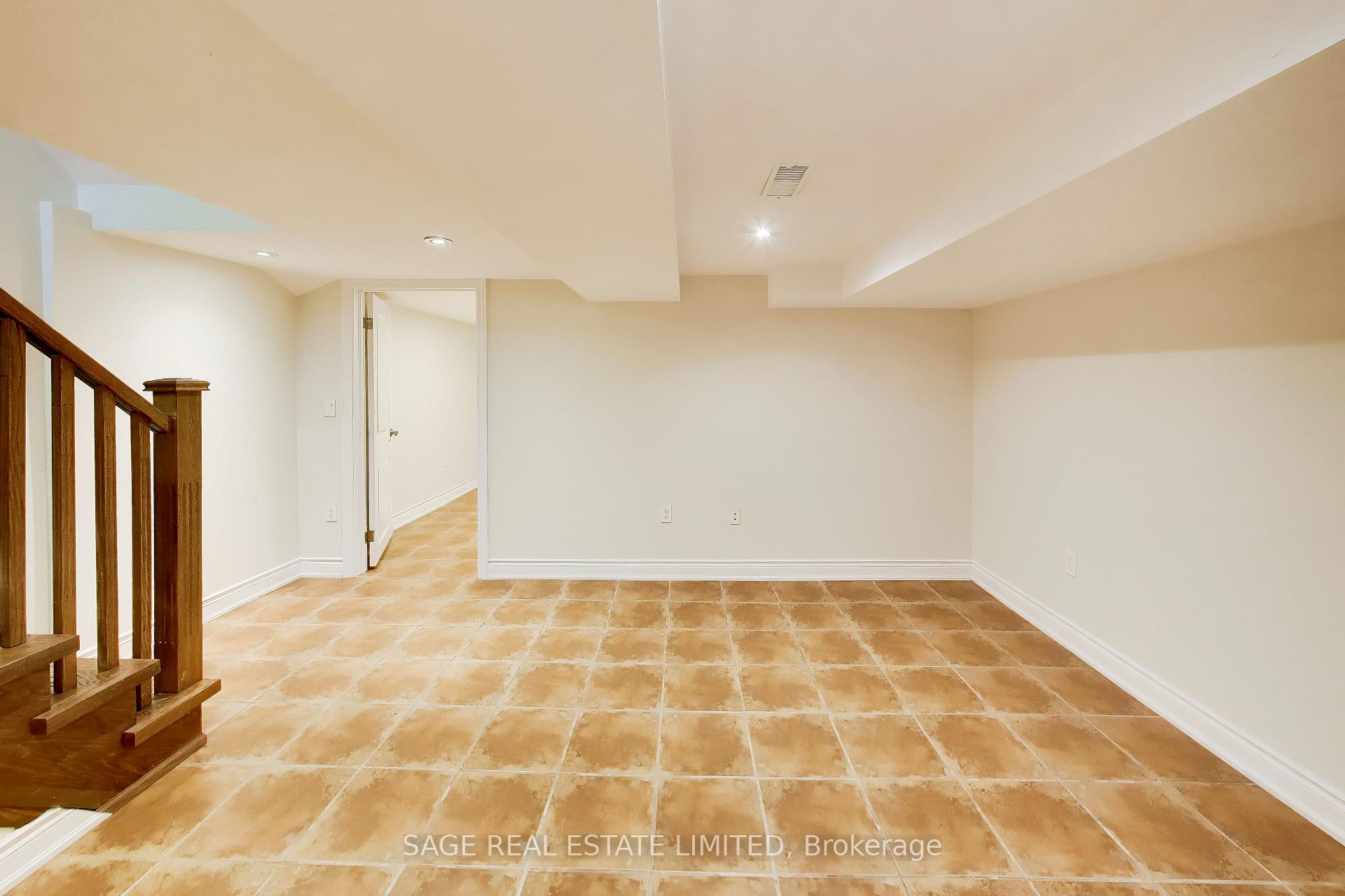 Photo 16 of Unit Main, 32 Castleton Avenue, Toronto, Rockcliffe-Smythe — HOMEH