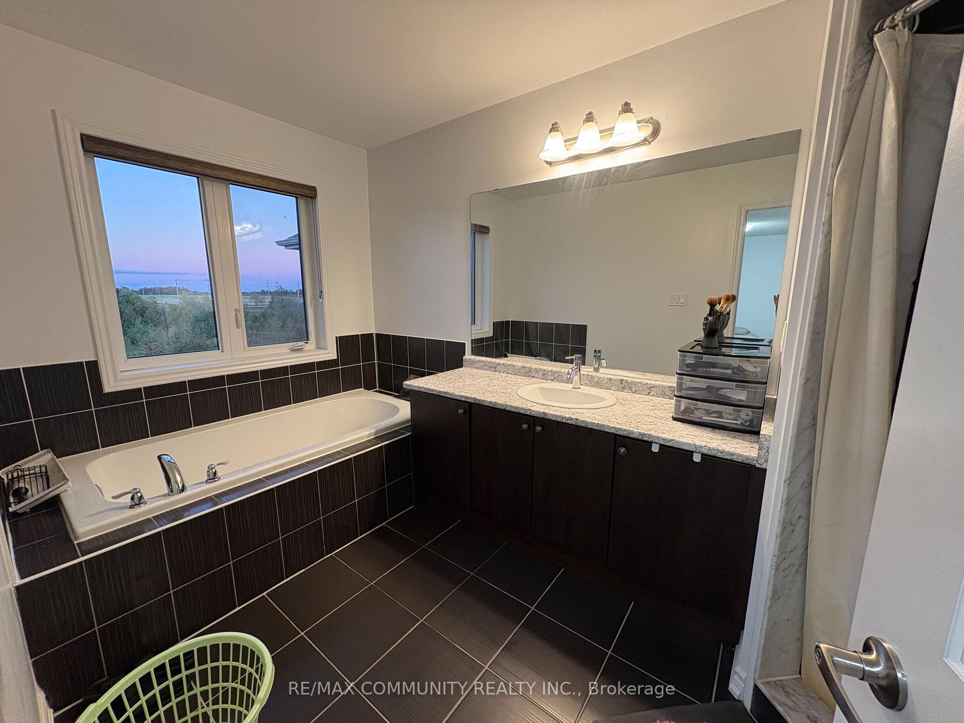 Photo 10 of 283 Ridley Crescent, Southgate — HOMEH