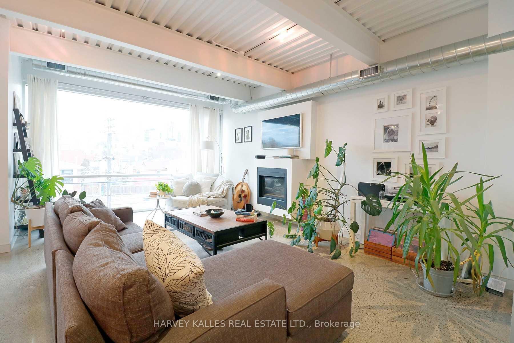 Photo 3 of Unit PH3A, 214 Bathurst Street, Toronto, Trinity-Bellwoods — HOMEH