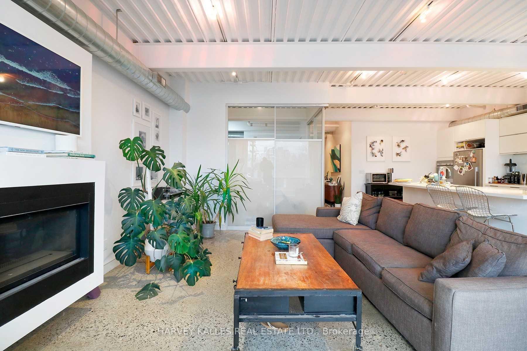 Photo 4 of Unit PH3A, 214 Bathurst Street, Toronto, Trinity-Bellwoods — HOMEH