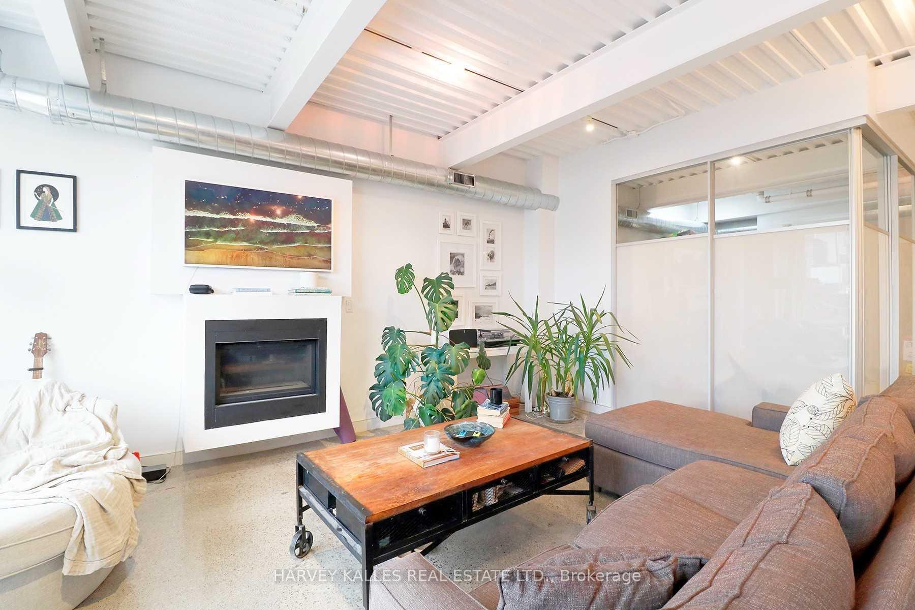 Photo 5 of Unit PH3A, 214 Bathurst Street, Toronto, Trinity-Bellwoods — HOMEH