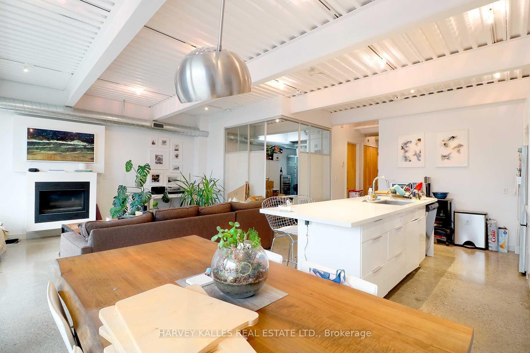 Photo 6 of Unit PH3A, 214 Bathurst Street, Toronto, Trinity-Bellwoods — HOMEH