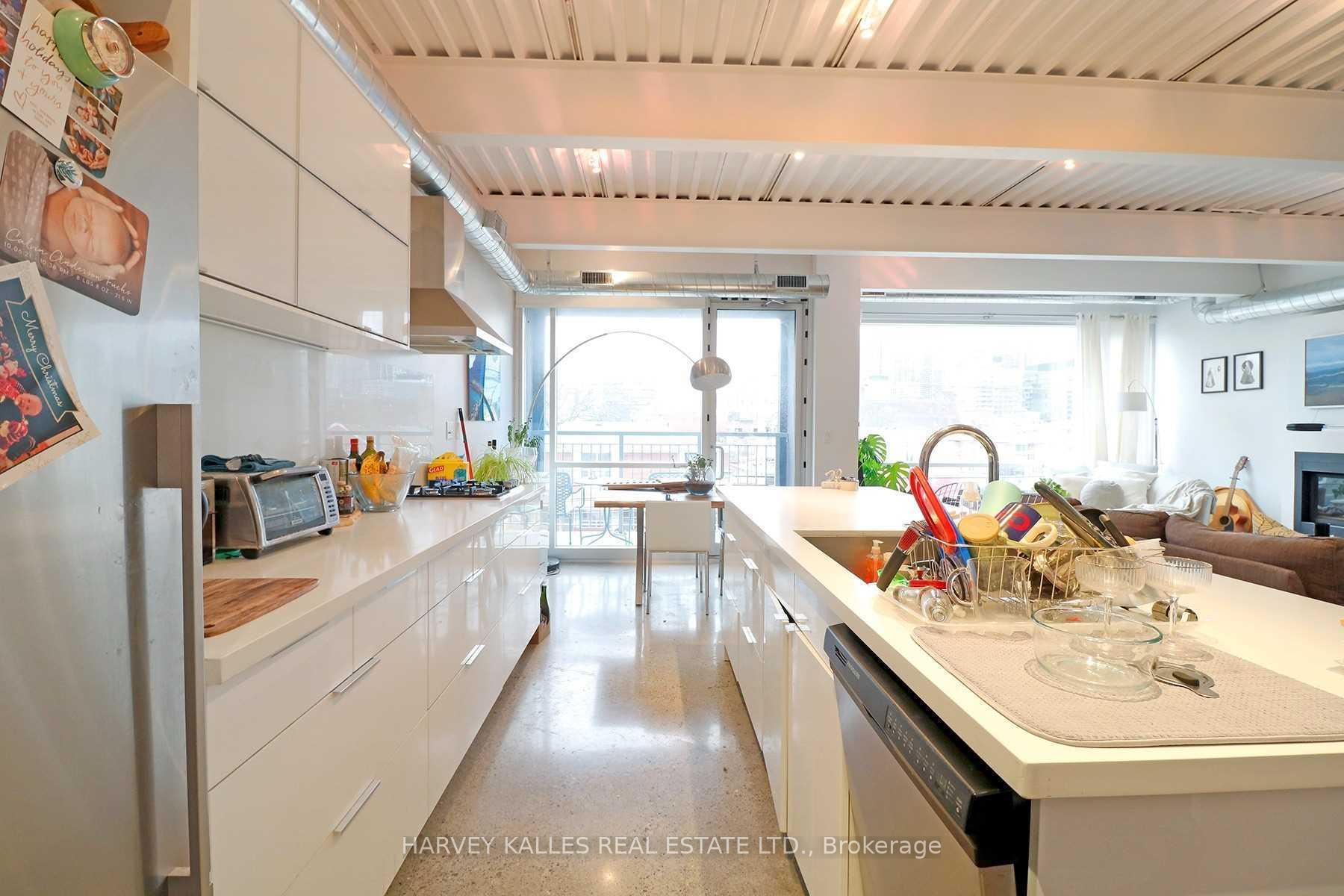 Photo 10 of Unit PH3A, 214 Bathurst Street, Toronto, Trinity-Bellwoods — HOMEH