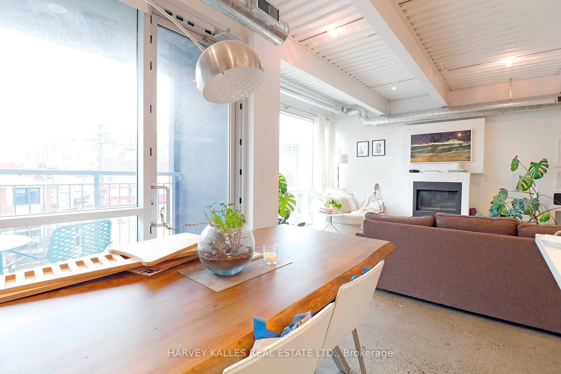 Photo 11 of Unit PH3A, 214 Bathurst Street, Toronto, Trinity-Bellwoods — HOMEH