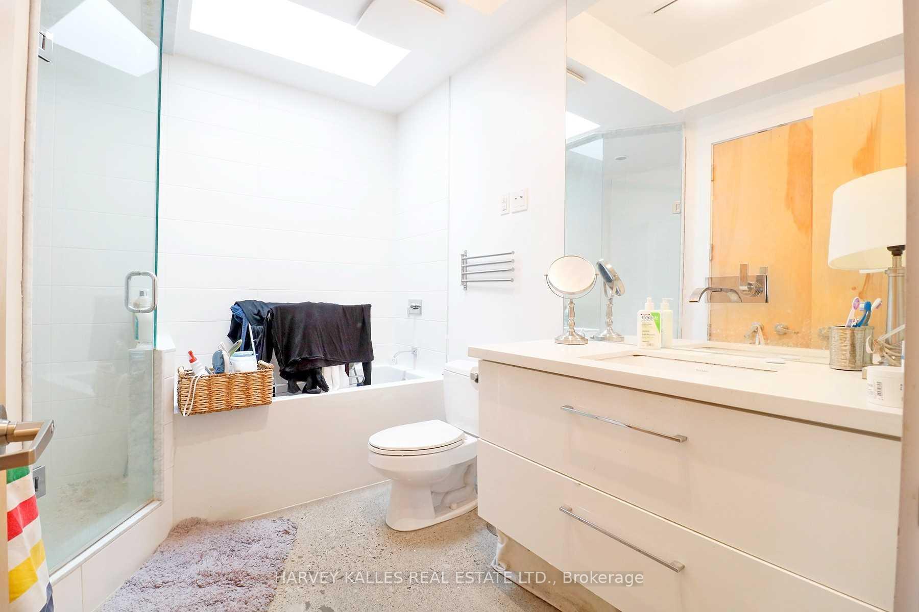 Photo 18 of Unit PH3A, 214 Bathurst Street, Toronto, Trinity-Bellwoods — HOMEH
