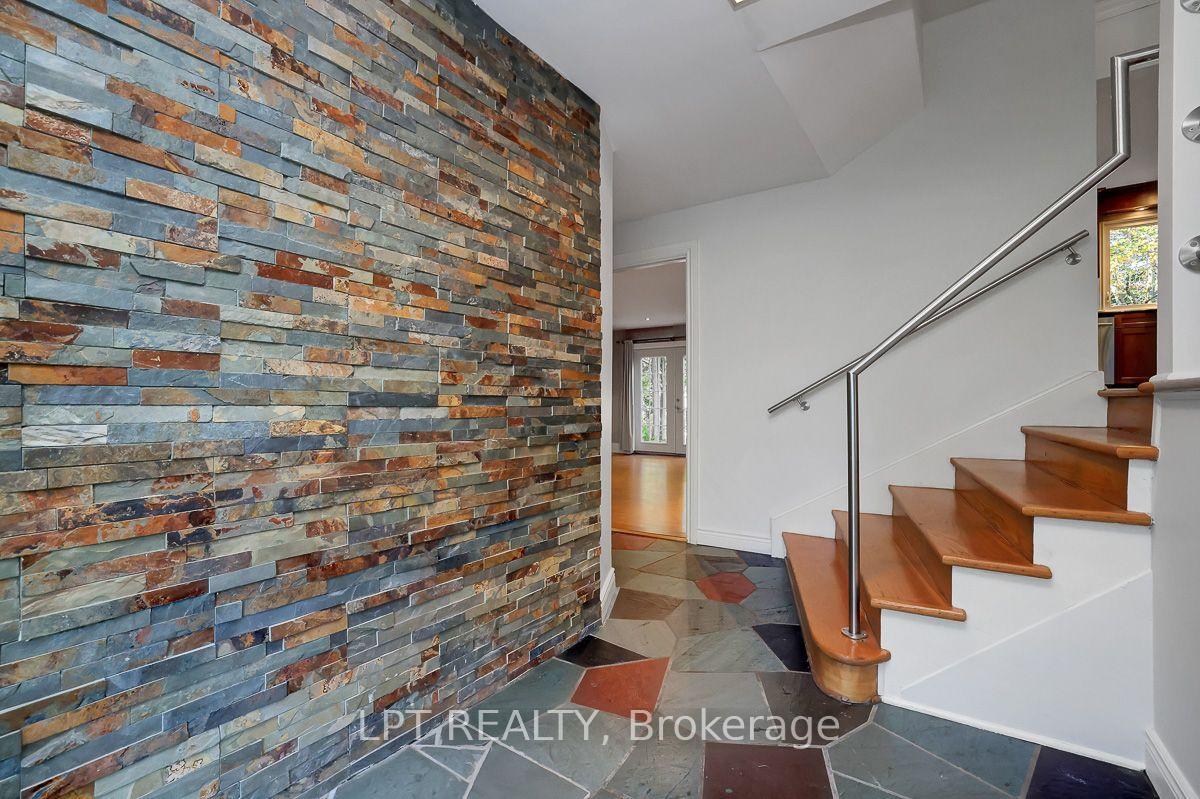 Photo 4 of 123 Dorothea Drive, Ottawa, Mooneys Bay/Revelstoke — HOMEH