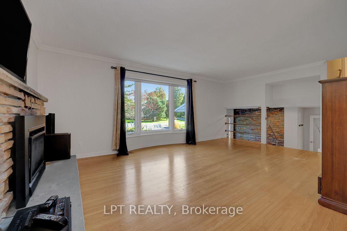 Photo 9 of 123 Dorothea Drive, Ottawa, Mooneys Bay/Revelstoke — HOMEH