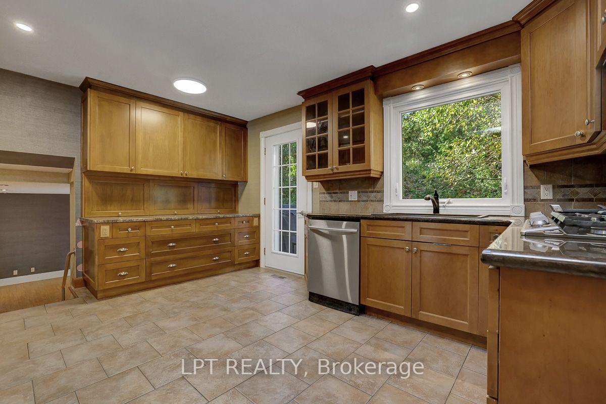 Photo 13 of 123 Dorothea Drive, Ottawa, Mooneys Bay/Revelstoke — HOMEH