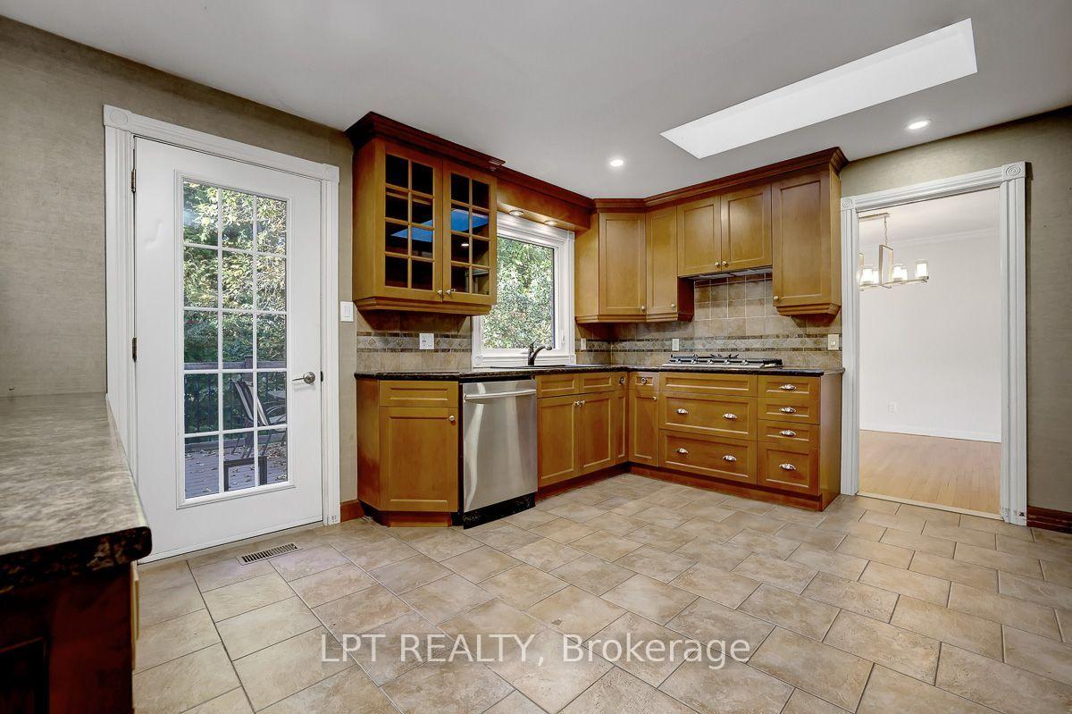 Photo 14 of 123 Dorothea Drive, Ottawa, Mooneys Bay/Revelstoke — HOMEH