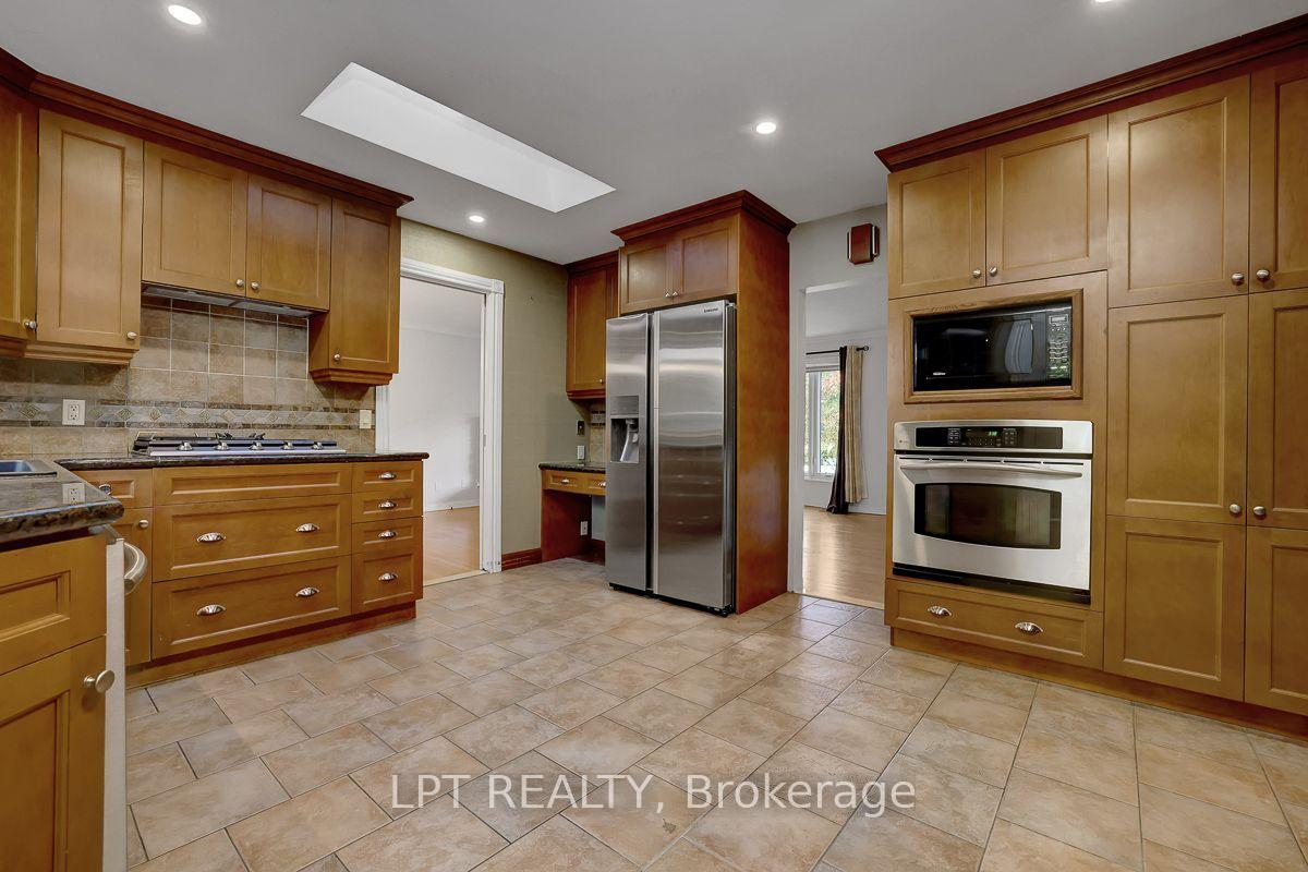Photo 15 of 123 Dorothea Drive, Ottawa, Mooneys Bay/Revelstoke — HOMEH