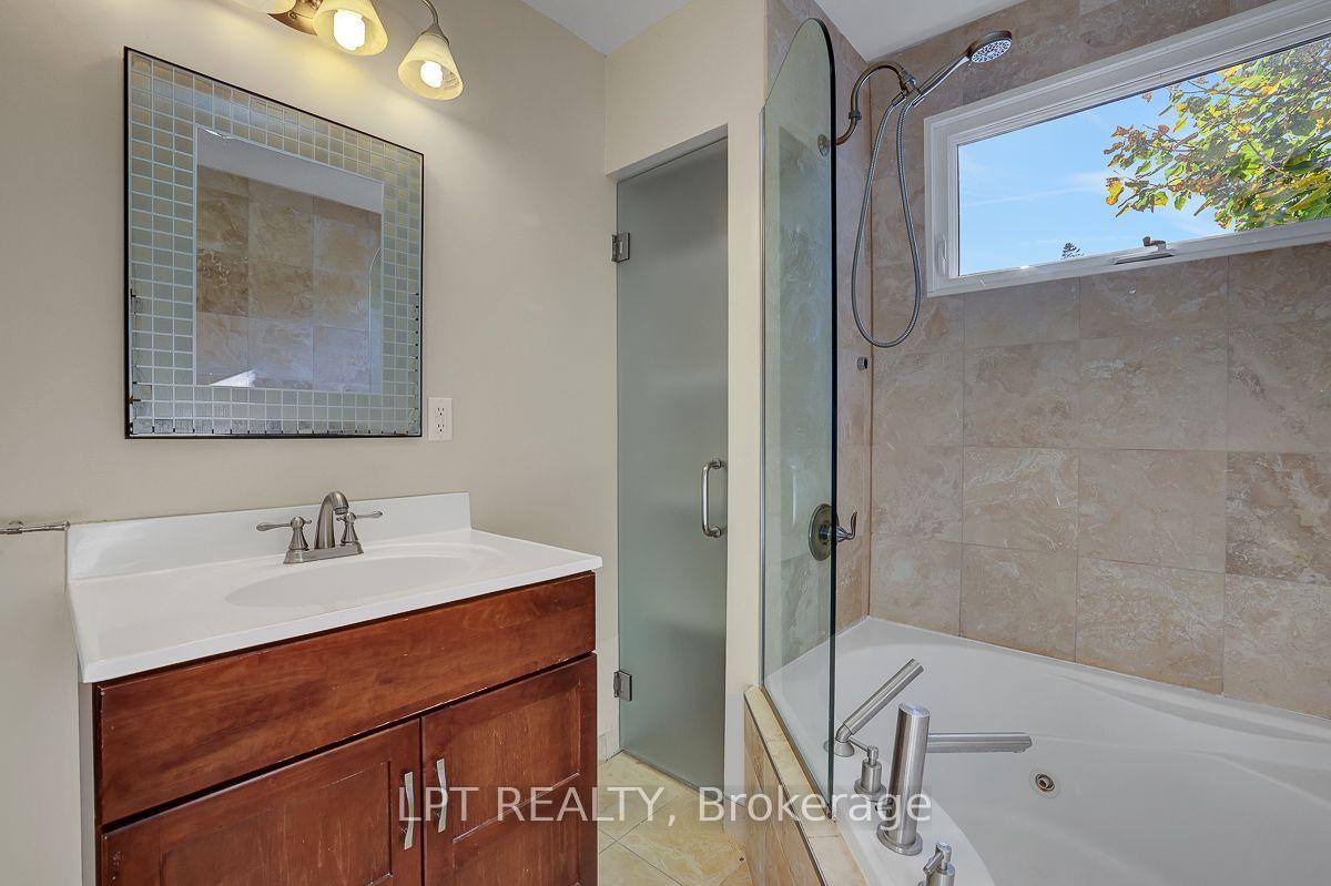 Photo 33 of 123 Dorothea Drive, Ottawa, Mooneys Bay/Revelstoke — HOMEH