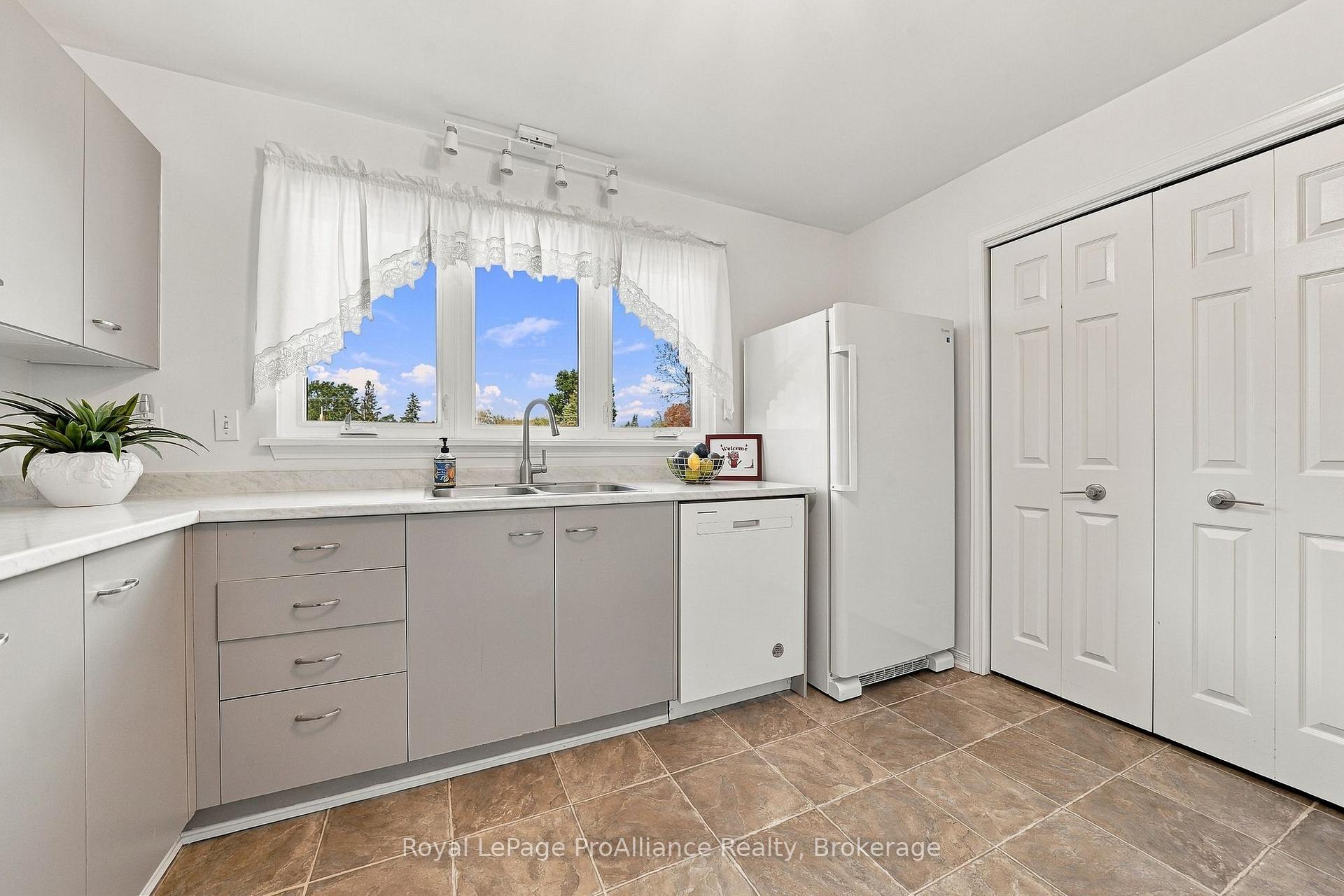 Photo 5 of Unit 10, 179 Herchimer Avenue, Belleville, Belleville Ward — HOMEH