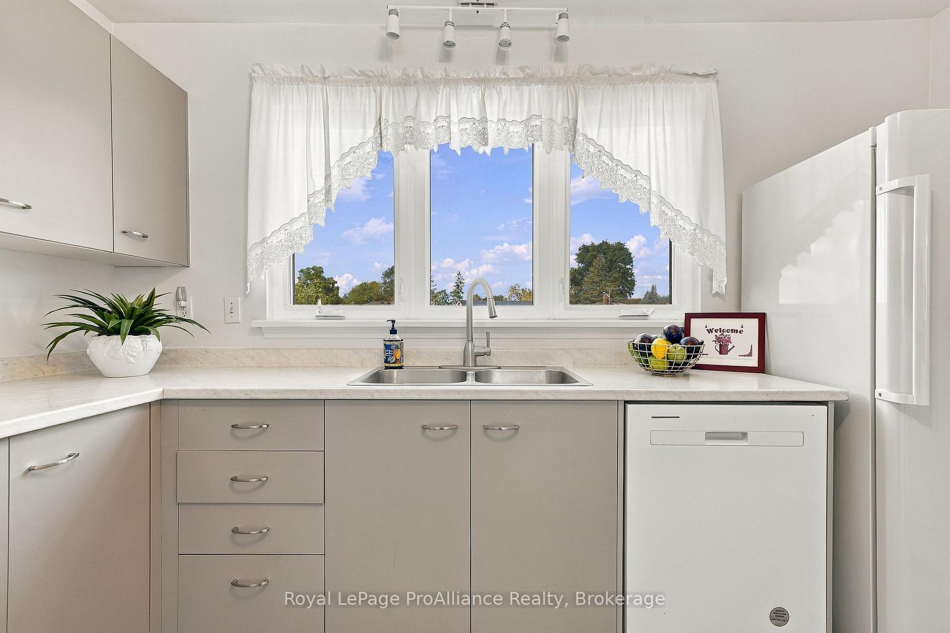 Photo 13 of Unit 10, 179 Herchimer Avenue, Belleville, Belleville Ward — HOMEH