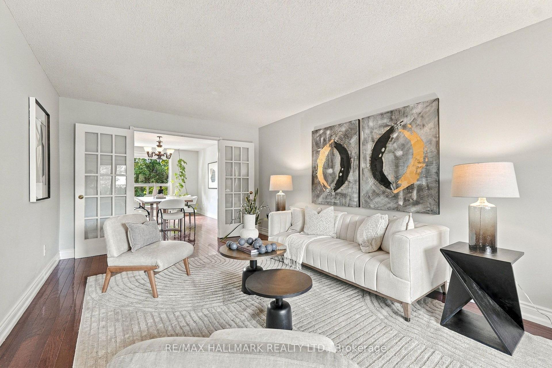 Photo 3 of 1246 Winterbourne Drive, Oakville, Clearview — HOMEH