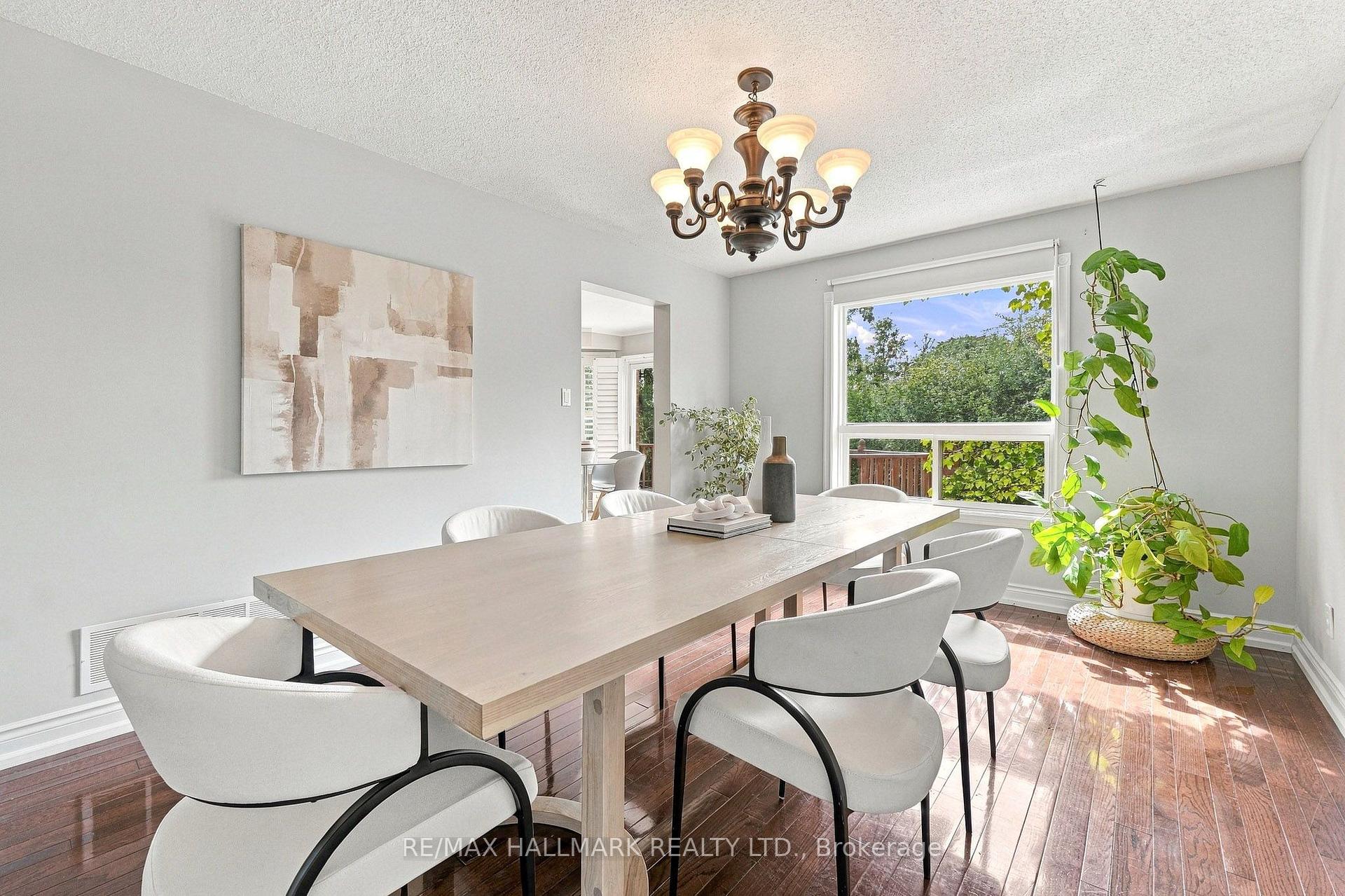 Photo 5 of 1246 Winterbourne Drive, Oakville, Clearview — HOMEH