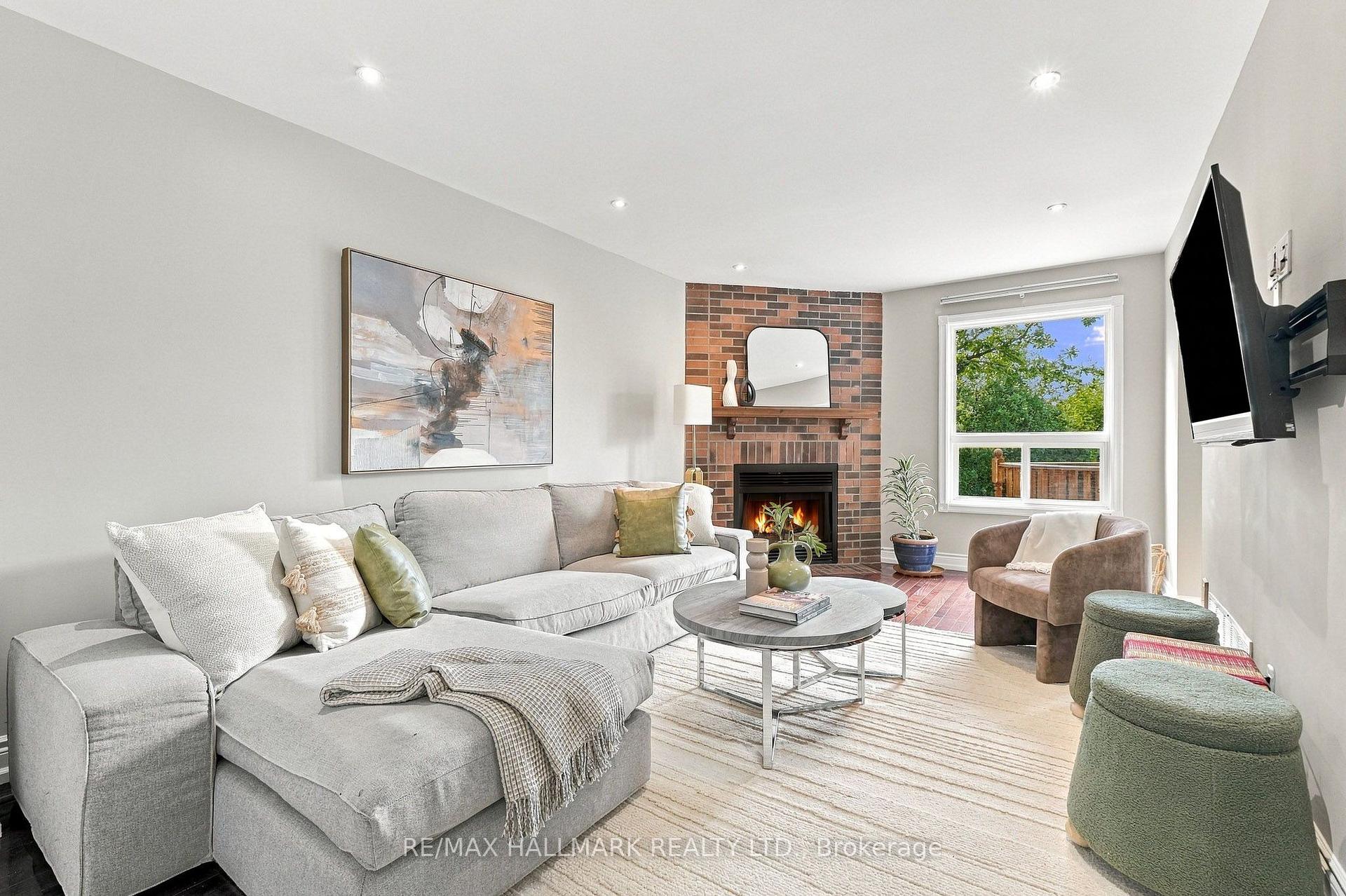 Photo 11 of 1246 Winterbourne Drive, Oakville, Clearview — HOMEH