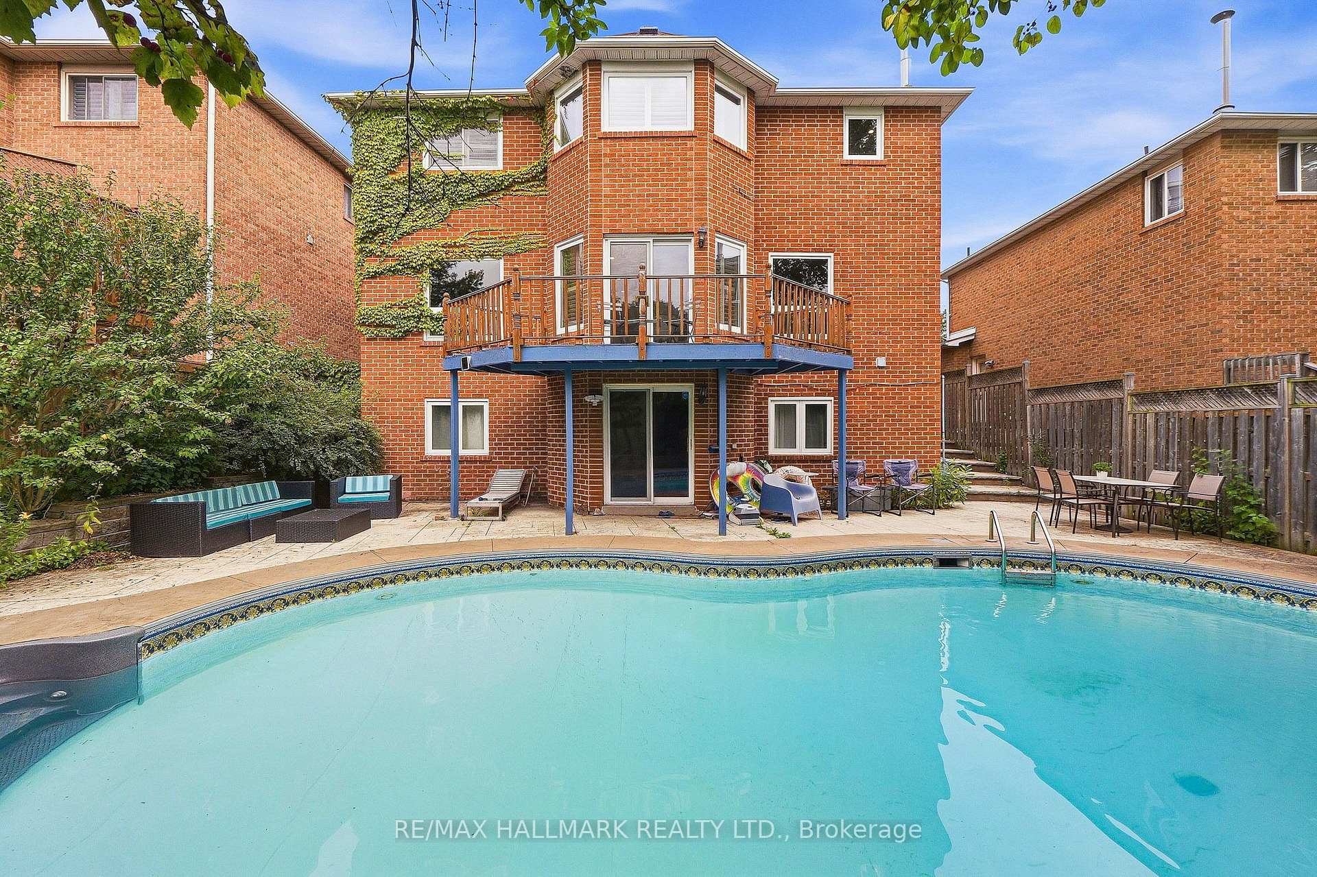 Photo 37 of 1246 Winterbourne Drive, Oakville, Clearview — HOMEH