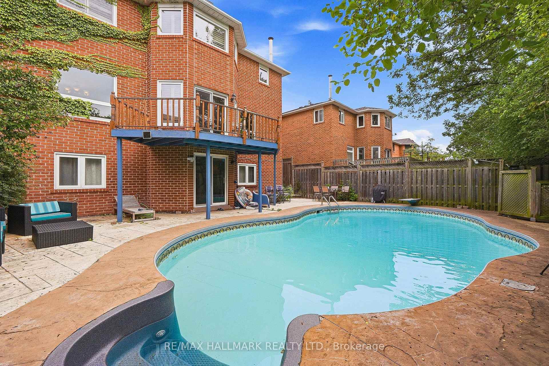 Photo 38 of 1246 Winterbourne Drive, Oakville, Clearview — HOMEH