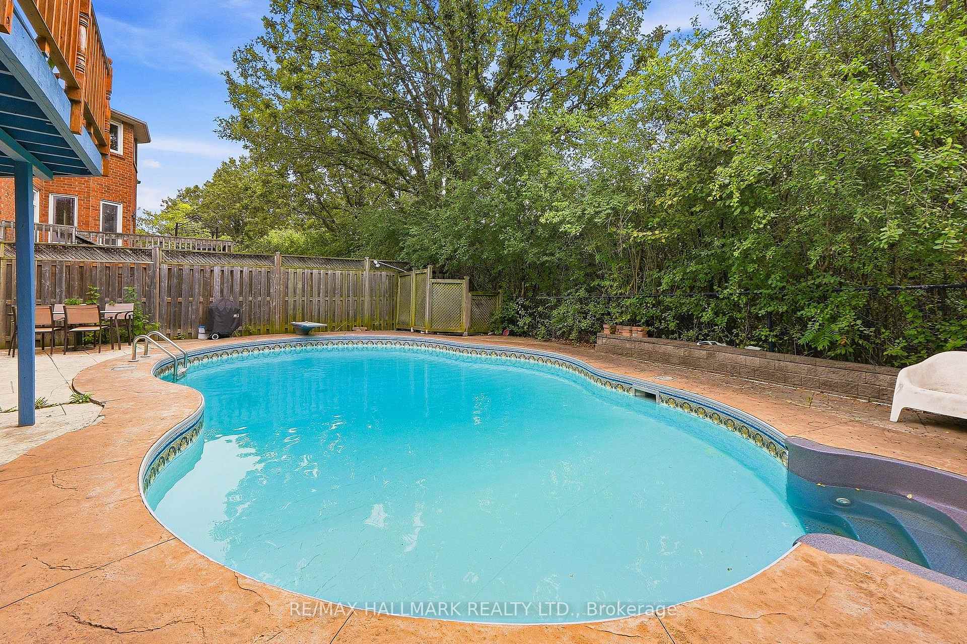 Photo 39 of 1246 Winterbourne Drive, Oakville, Clearview — HOMEH