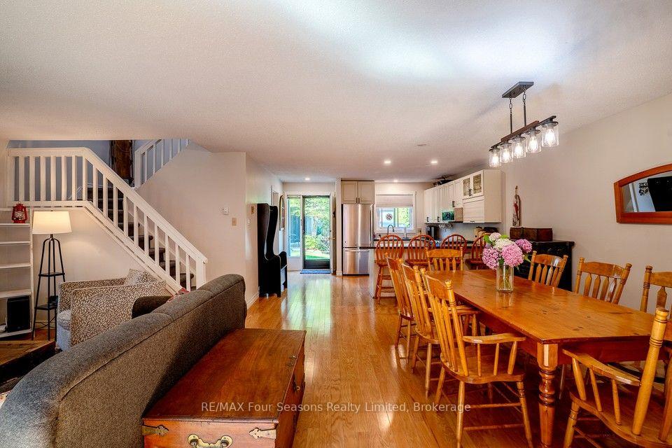 Photo 3 of 158 Escarpment Crescent, Collingwood — HOMEH