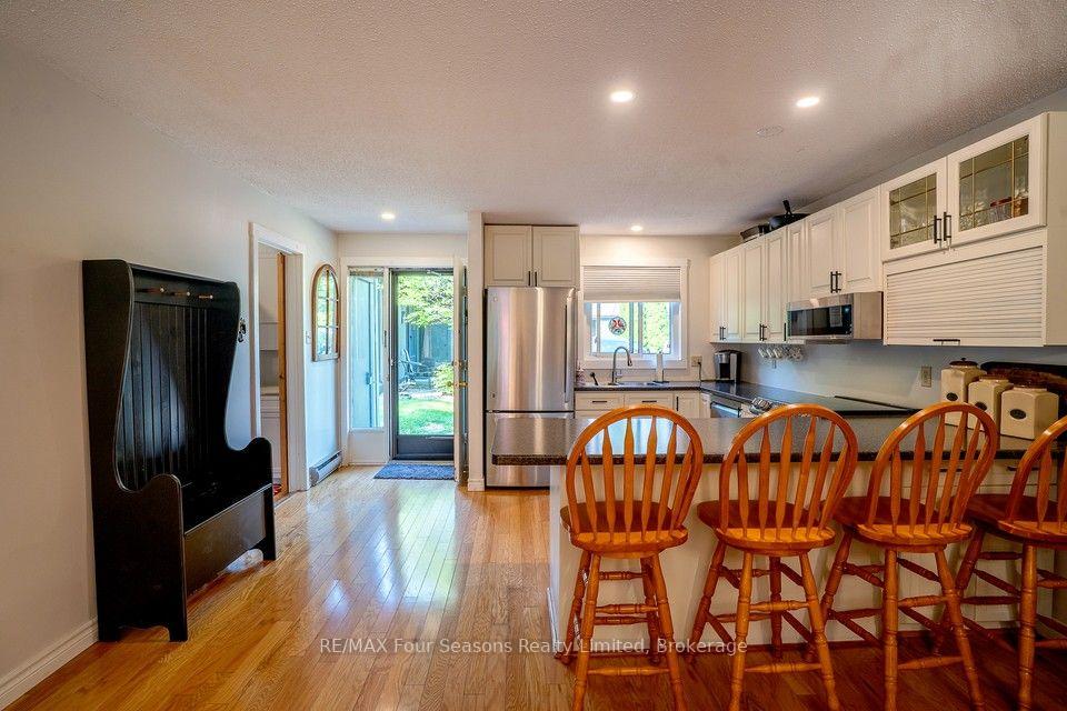 Photo 5 of 158 Escarpment Crescent, Collingwood — HOMEH