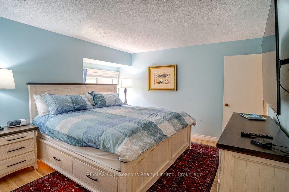 Photo 14 of 158 Escarpment Crescent, Collingwood — HOMEH
