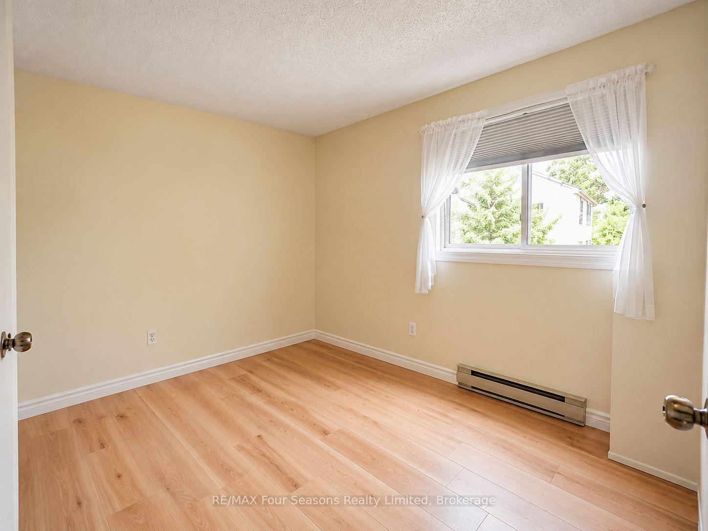 Photo 18 of 158 Escarpment Crescent, Collingwood — HOMEH