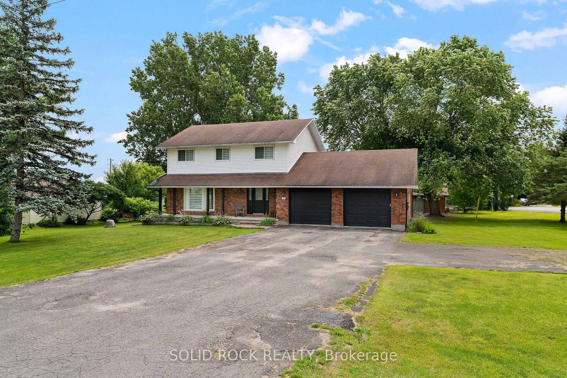 Photo 3 of 708 Mckenzie Avenue, McNab/Braeside, Mcnab/Braeside Twps — HOMEH