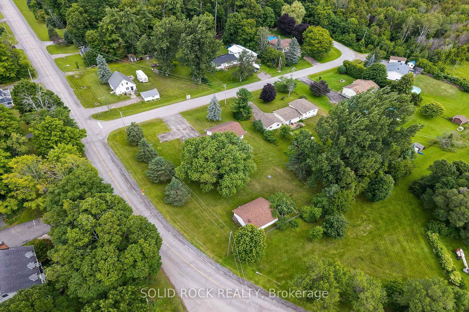 Photo 6 of 708 Mckenzie Avenue, McNab/Braeside, Mcnab/Braeside Twps — HOMEH