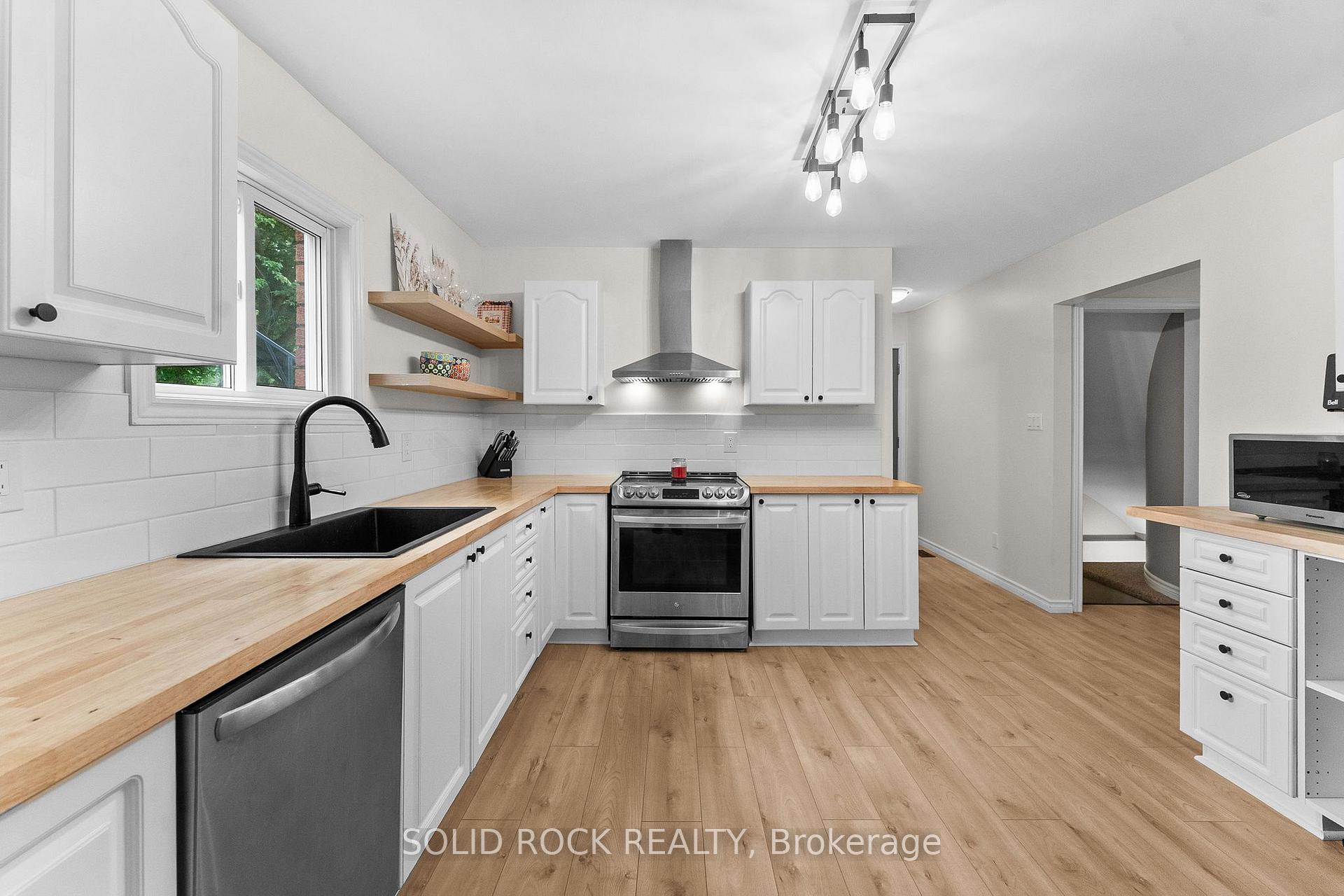 Photo 17 of 708 Mckenzie Avenue, McNab/Braeside, Mcnab/Braeside Twps — HOMEH