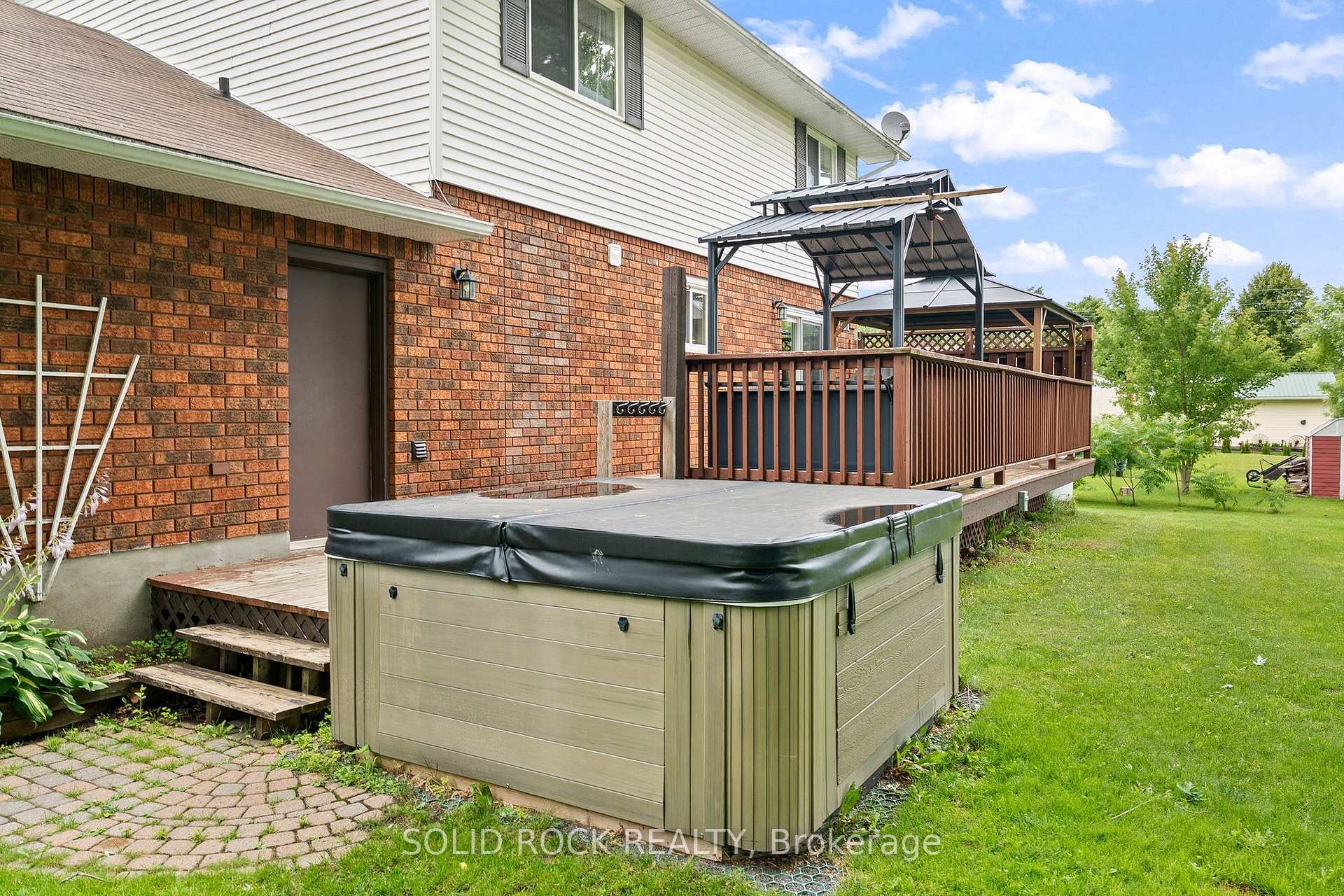 Photo 32 of 708 Mckenzie Avenue, McNab/Braeside, Mcnab/Braeside Twps — HOMEH