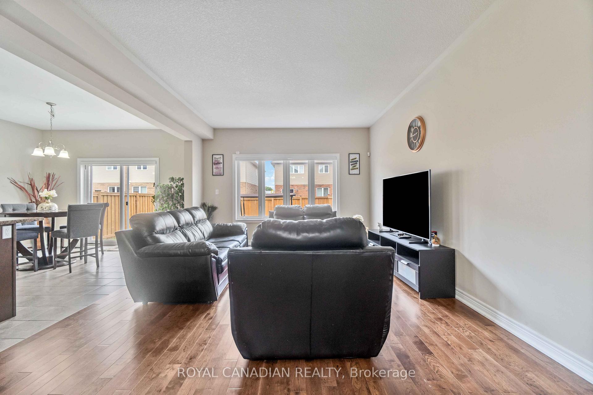 Photo 7 of 92 Bethune Avenue, Hamilton, Rural Glanbrook — HOMEH