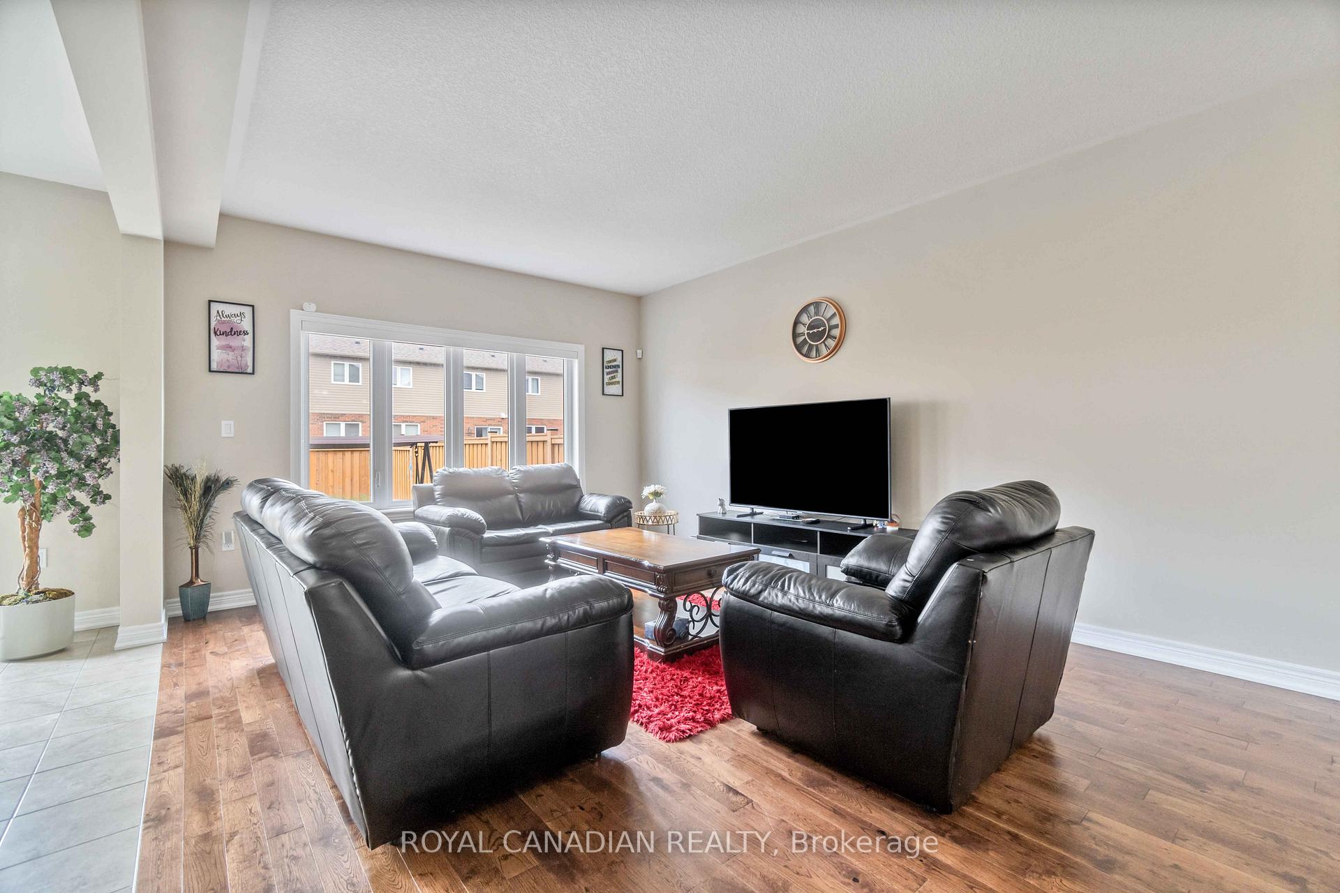 Photo 8 of 92 Bethune Avenue, Hamilton, Rural Glanbrook — HOMEH