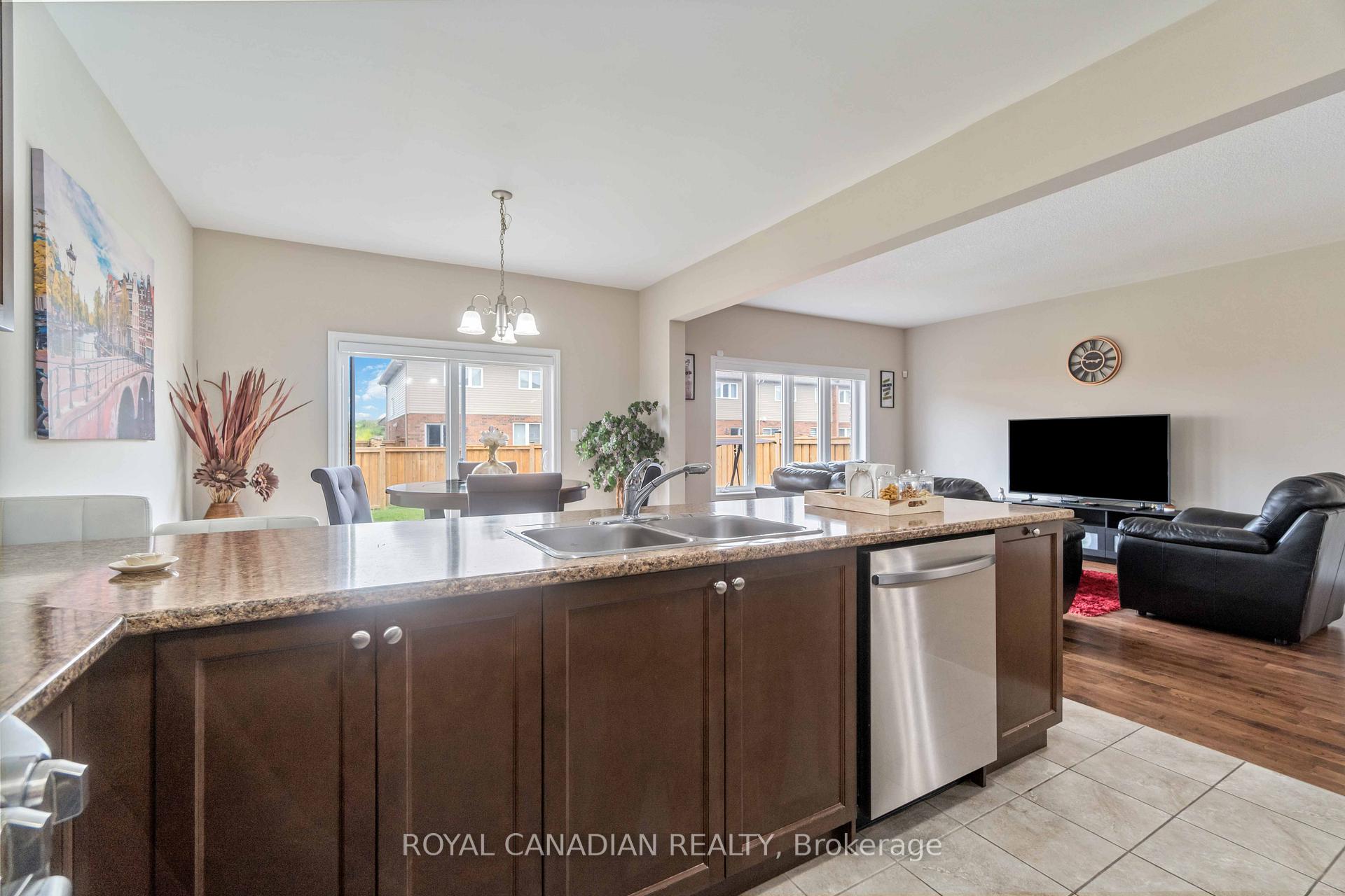 Photo 15 of 92 Bethune Avenue, Hamilton, Rural Glanbrook — HOMEH